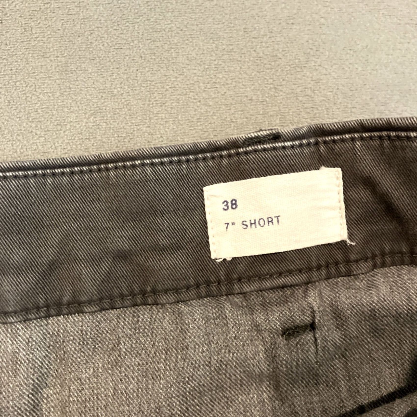 Gap GAP Chino Flat Front Shorts 40x7 Gun Metal Gray Mens 40 Inseam 7in Khaki Gray Front Flat Mens Size US 40 / EU 56 - 4 Thumbnail