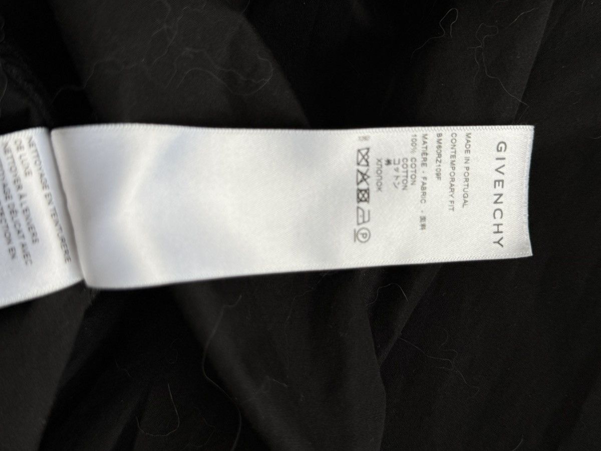 Givenchy Givenchy Shirt w/ Buckle detail Size US S / EU 44-46 / 1 - 7 Thumbnail
