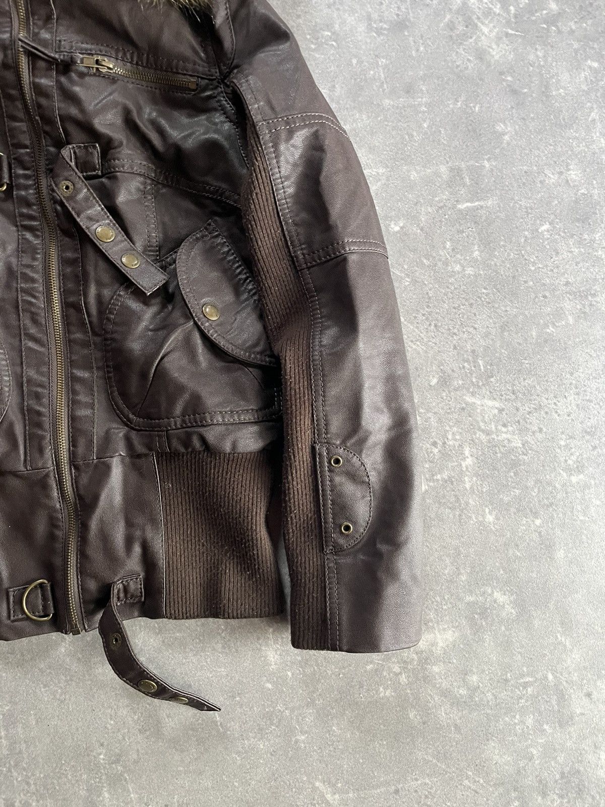 Japanese Brand 00s Faux Fur Hooded Y2K Bondage Straps Bomber Jacket XS Size XS / US 0-2 / IT 36-38 - 5 Thumbnail