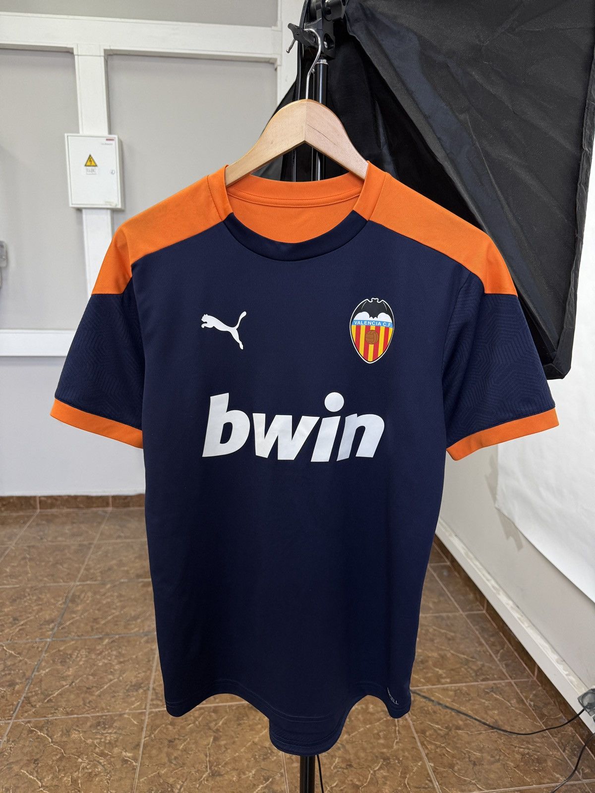 Puma 🇪🇸 2019 Valencia CF Puma Bwin Training Soccer Jersey Rare Size US S / EU 44-46 / 1 - 1 Thumbnail