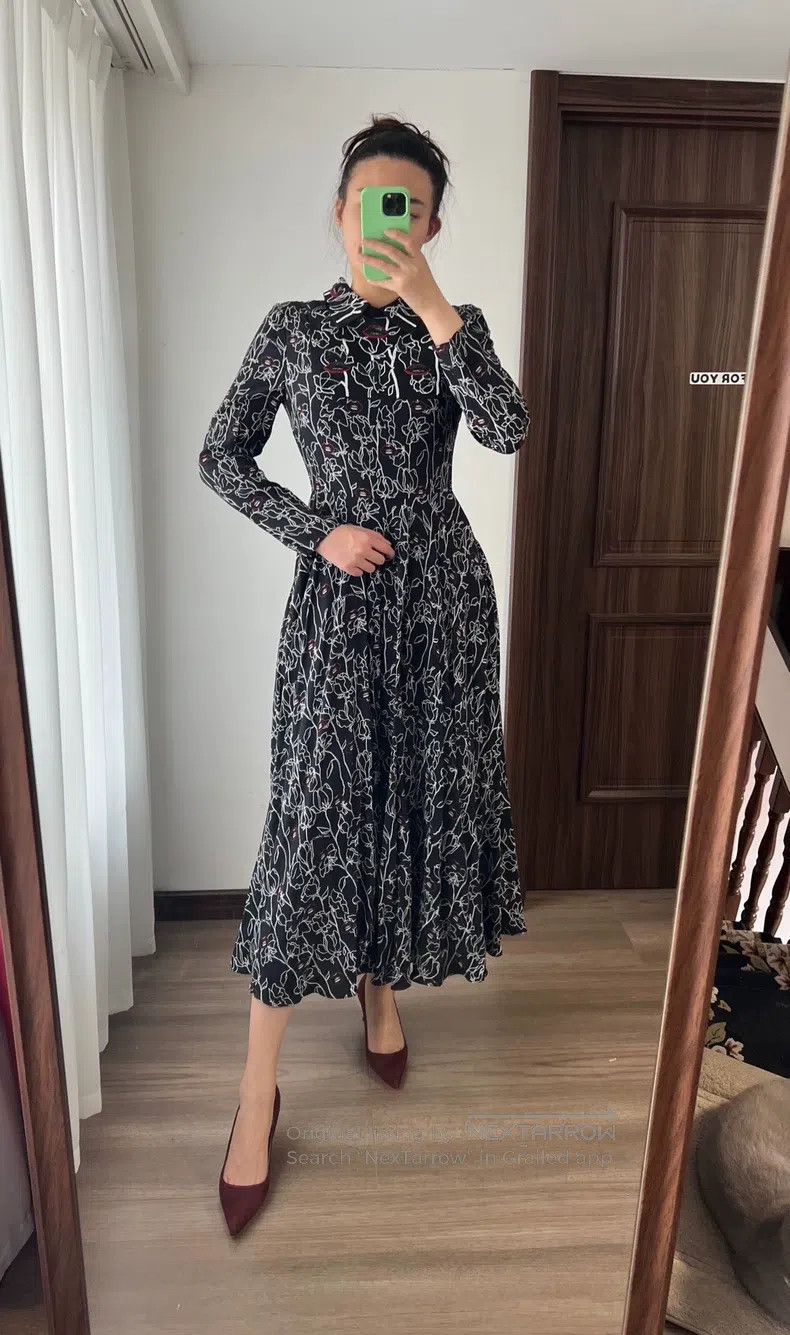Valentino Valentino dress Size M / US 6-8 / IT 42-44 - 3 Thumbnail