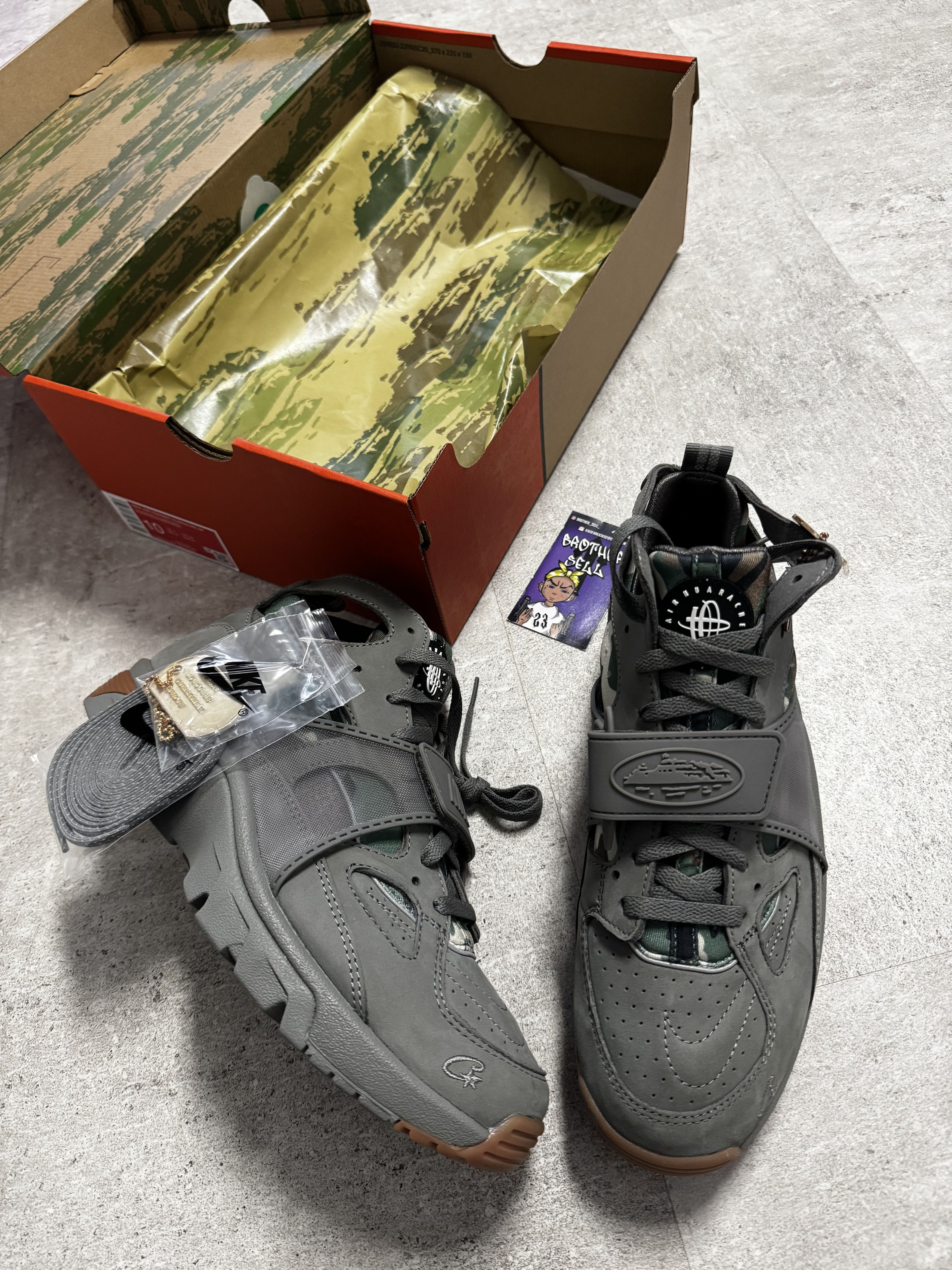 Corteiz Corteiz x Nike Air Huarache - Gully Grey Size US 11 / EU 44 - 1 Thumbnail