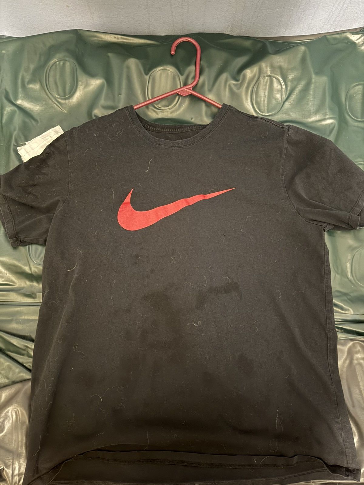Nike Black and red Nike swoosh logo shirt Size US XL / EU 56 / 4 - 1 Thumbnail