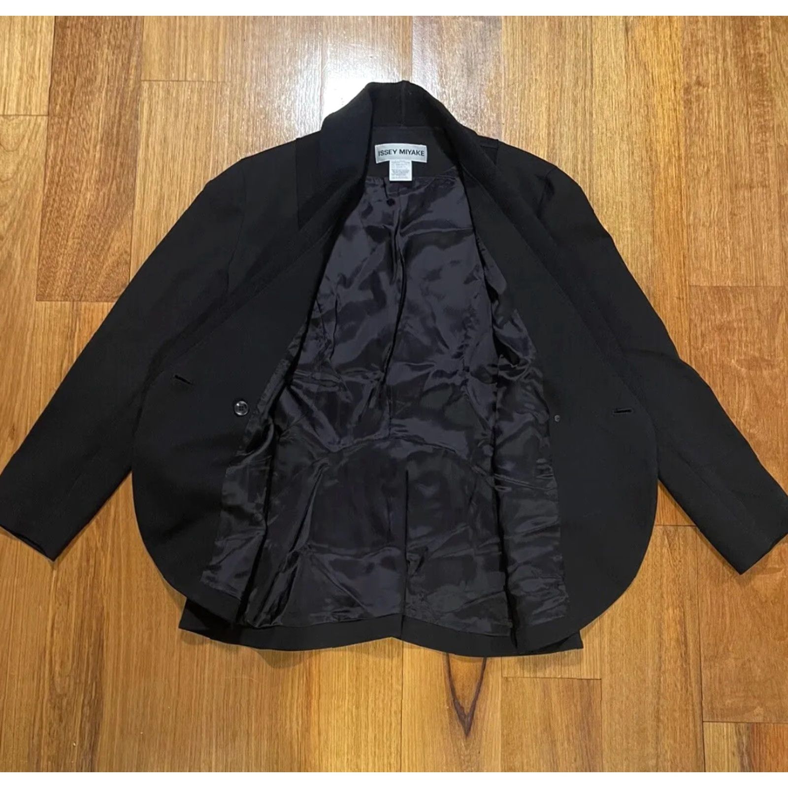 Issey Miyake Women's Rare Issey Miyake Black Blazer Jacket Size 4 Made In Japan User: Women's Rare Issey Miyake Black Blazer Jacket Size 4 Made In Japan Size S / US 4 / IT 40 - 5 Thumbnail