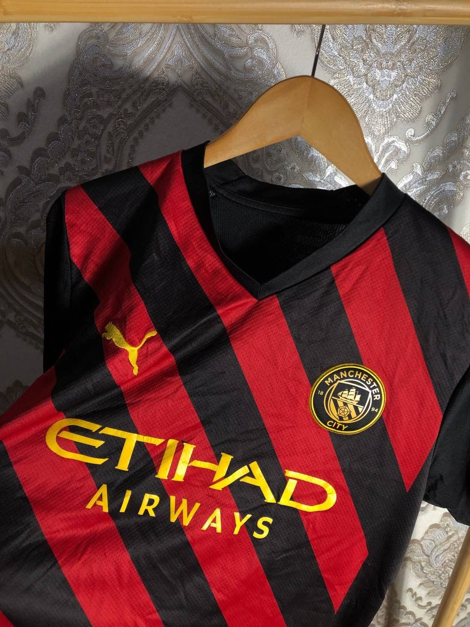 Puma × Vintage VERY RARE PUMA FC MANCHESTER CITY ENGLAND SOCCER JERSEY Y2K Size US M / EU 48-50 / 2 - 4 Thumbnail