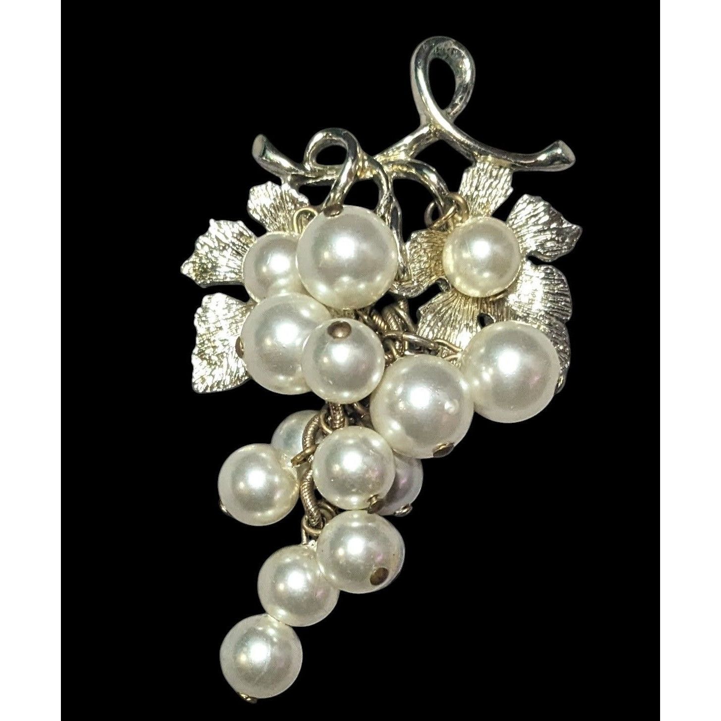 Other Vintage Glam Grape Bunch Faux Pearl Light Gold Tone Brooch Size ONE SIZE - 1 Thumbnail