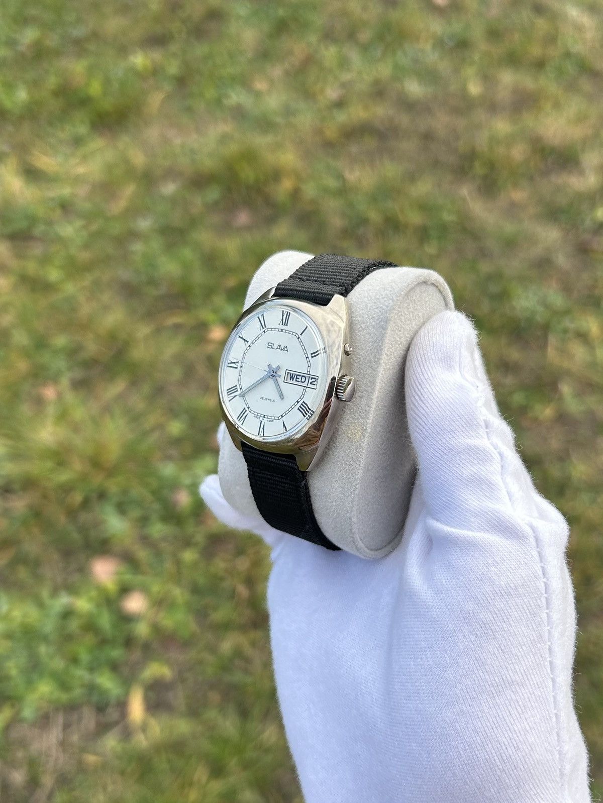 Vintage Vintage Watch Slava Soviet USSR Mechanical Wristwatch 1980s Size ONE SIZE - 13 Thumbnail