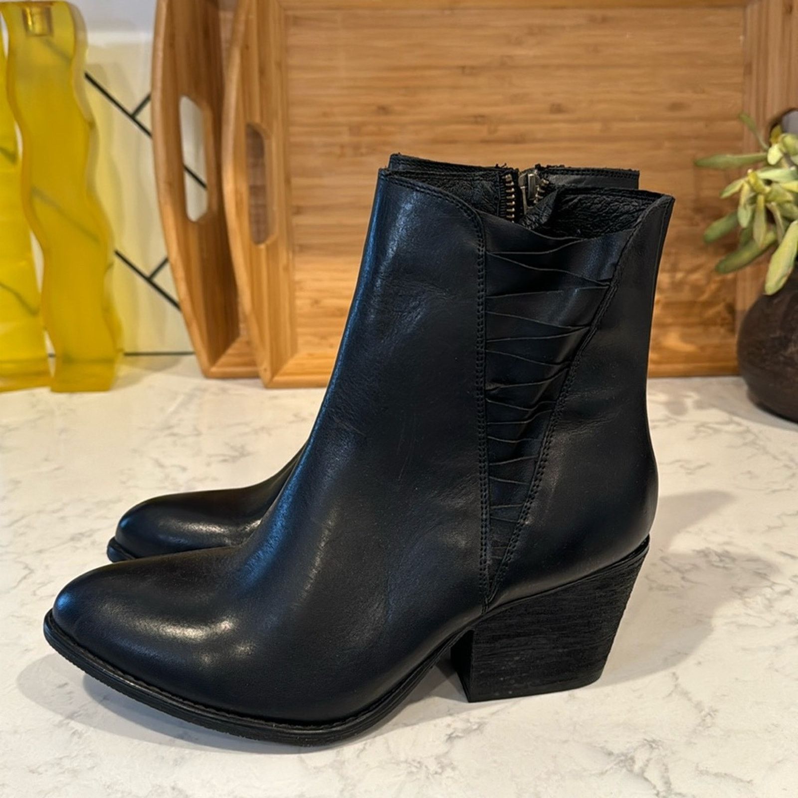 Other Hardy Luxurious Black Leather Ankle Boot Block Heel size 9 Size US 9 / IT 39 - 1 Thumbnail