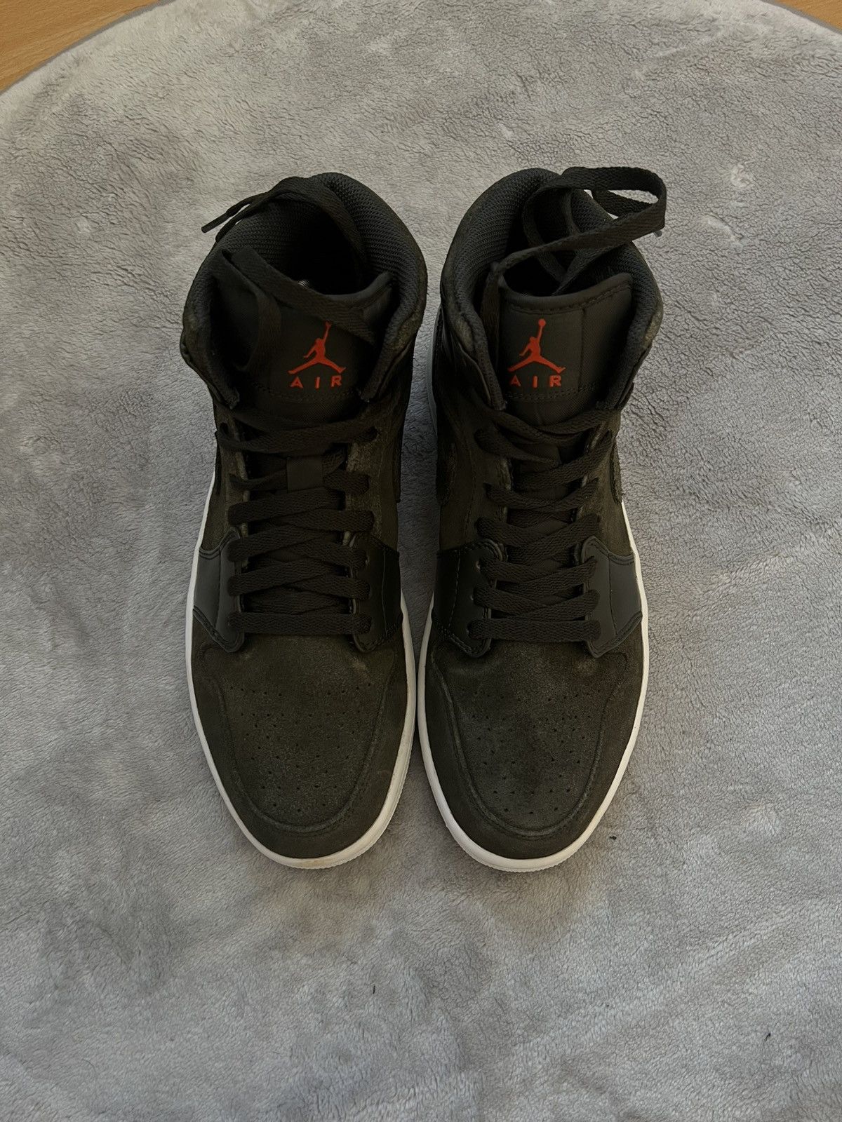 Jordan Brand × Nike Air Jordan 1 Retro Mid Seqouia Size US 9.5 / EU 42-43 - 3 Thumbnail