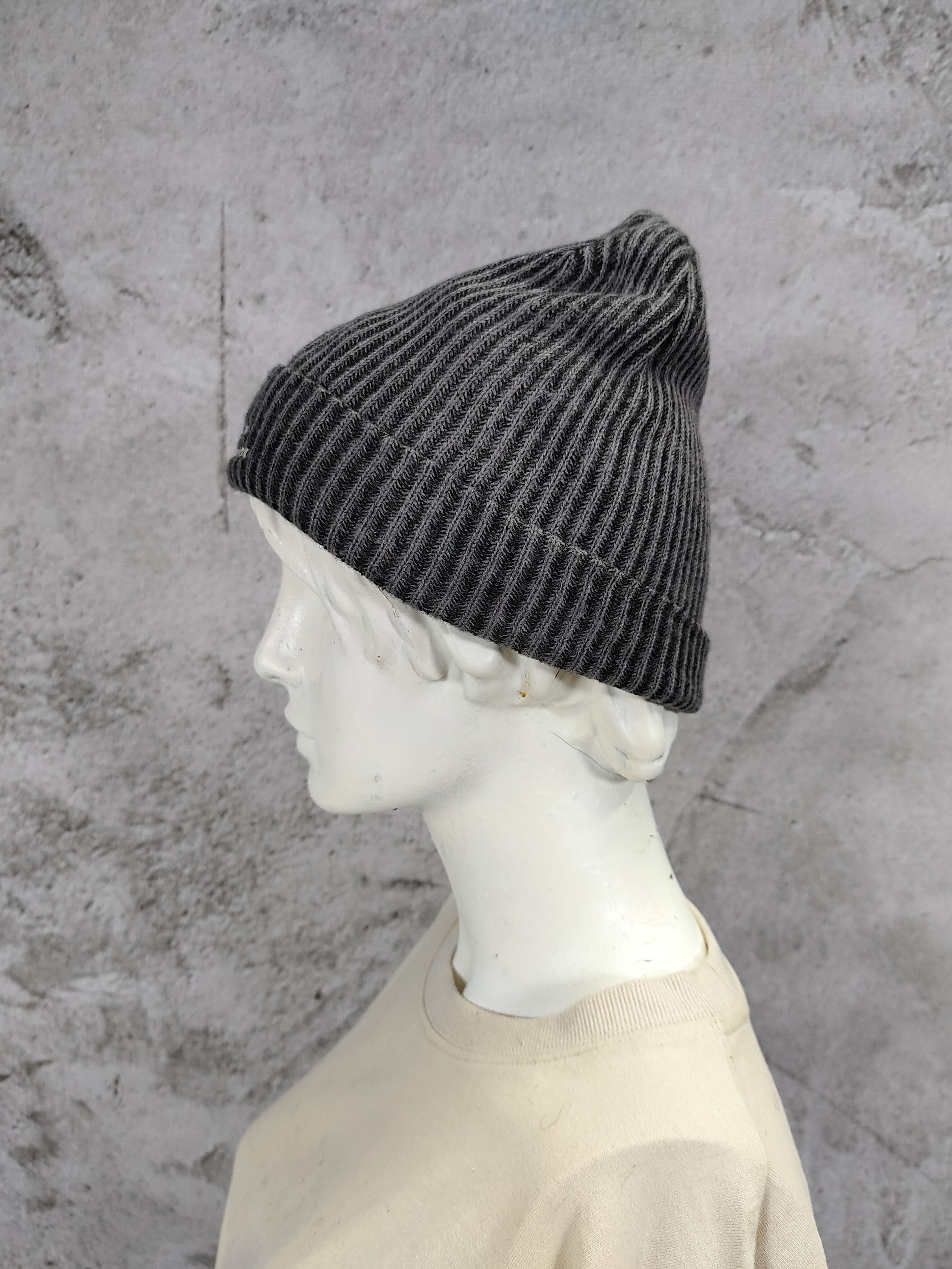 Gianni Valentino 00s Gianni Valentino-Minimal Embroidered Logo Beanie Hat Size ONE SIZE - 2 Thumbnail