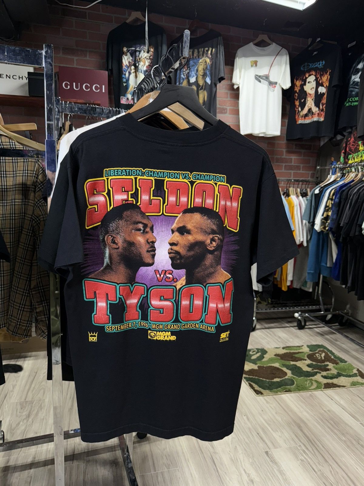Vintage Vintage 1996 Mike Tyson Boxing T-Shirt Vtg Rare Tee Large Size US L / EU 52-54 / 3 - 8 Thumbnail