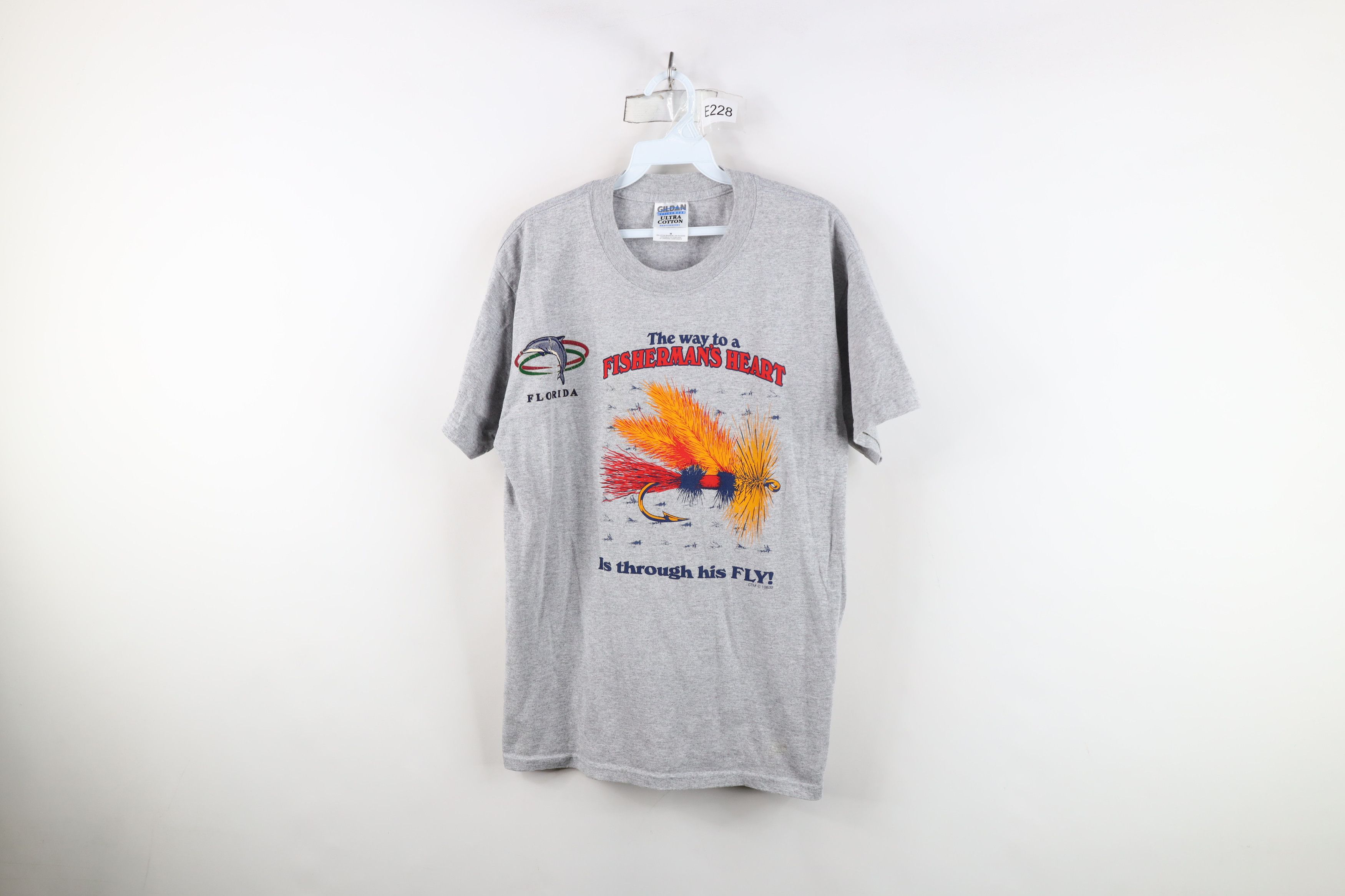 Vintage Vintage 90s To A Fishermans Heart Is Through His Fly T-Shirt Size US M / EU 48-50 / 2 - 1 Thumbnail