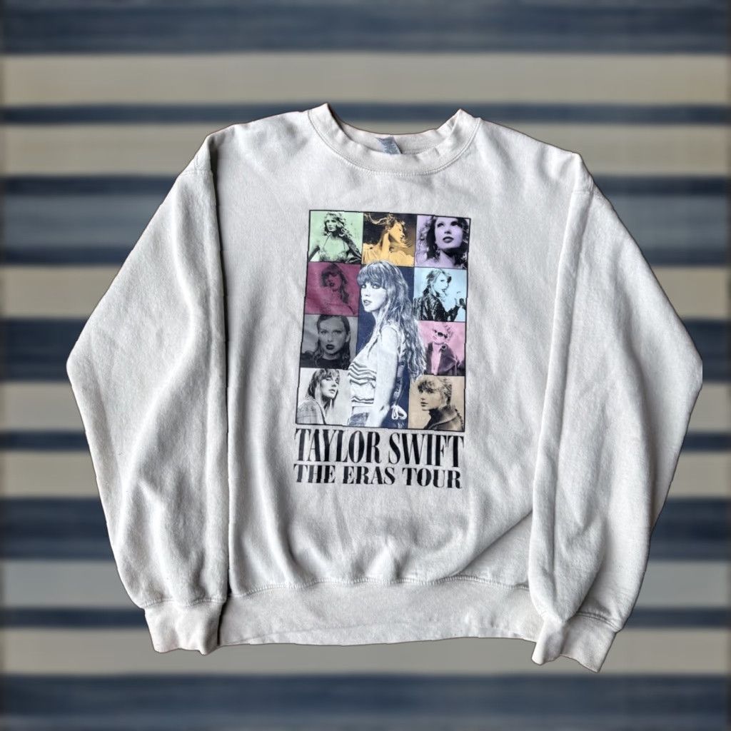 Gildan Taylor Swift Eras Tour Crew Neck Sweatshirt Medium Adult Unisex Beige Logo Graphic Print Pullover Sweatshirt Size M / US 6-8 / IT 42-44 - 1 Thumbnail