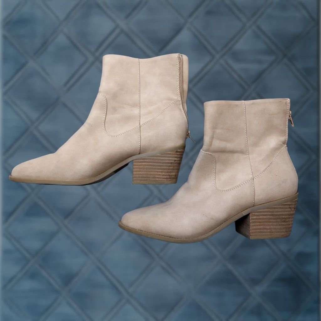 Dolce Vita Dolce Vita Boots Womens 10 41 Beige Faux Suede Ankle Zip Western Block Heel Size US 10 / IT 40 - 1 Thumbnail