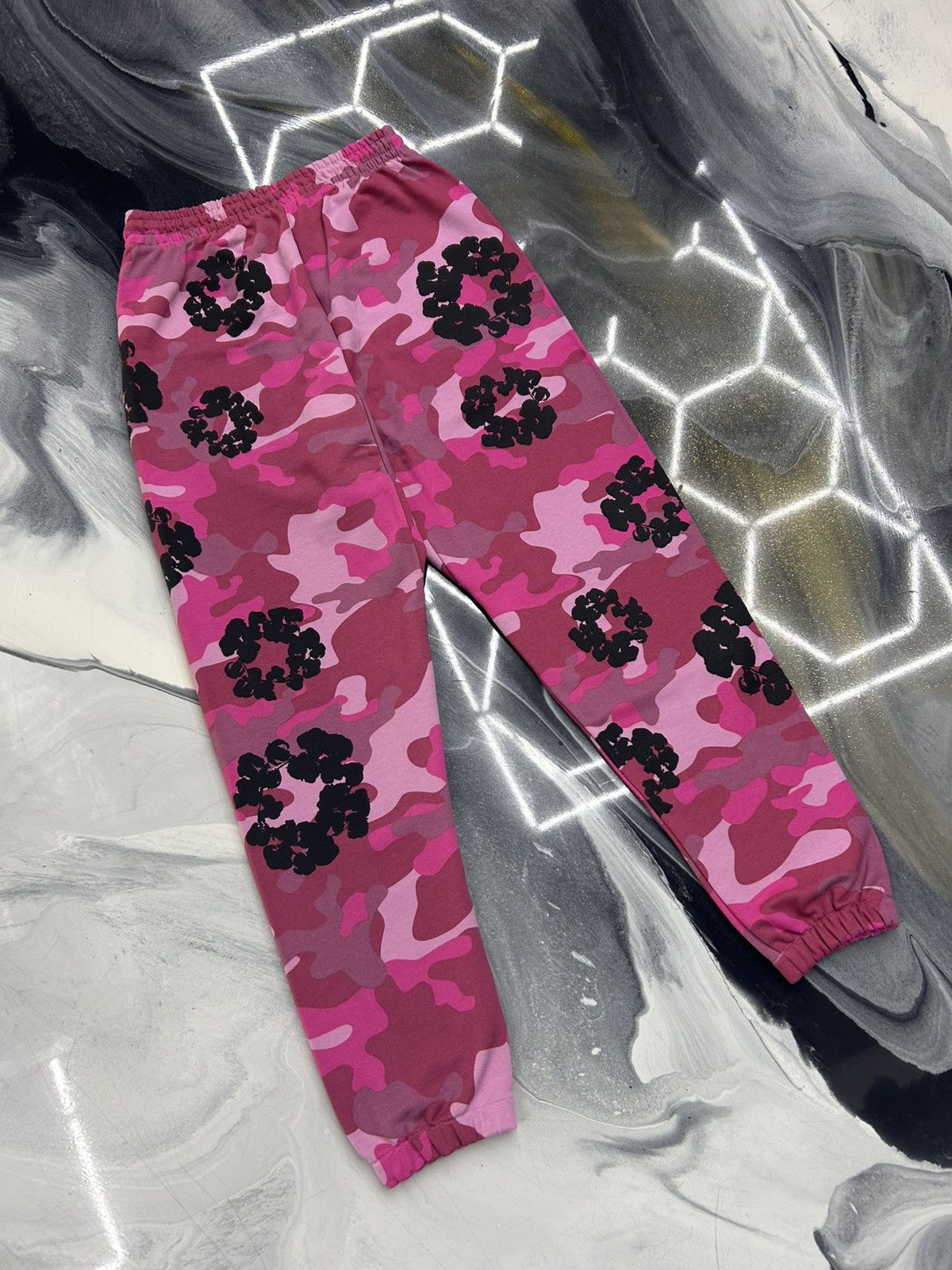 DENIM TEARS Denim Tears Pink Camo Cotton Wreath Sweatpants Size M Size US 32 / EU 48 - 8 Thumbnail