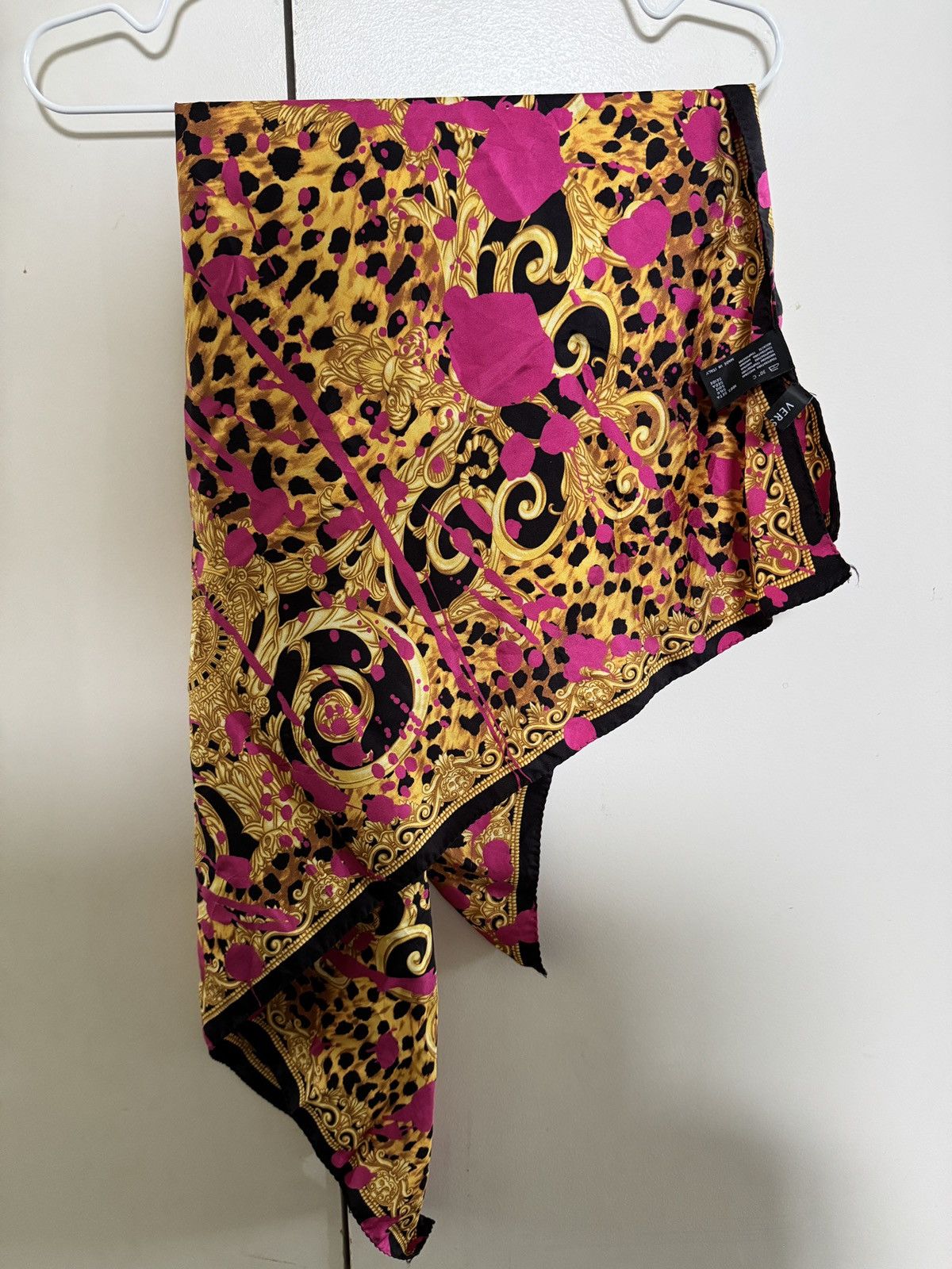 Versace Silk Scarf Neon Fuchsia Pink Gold Baroque Leopard Print 90cm Size ONE SIZE - 11 Thumbnail