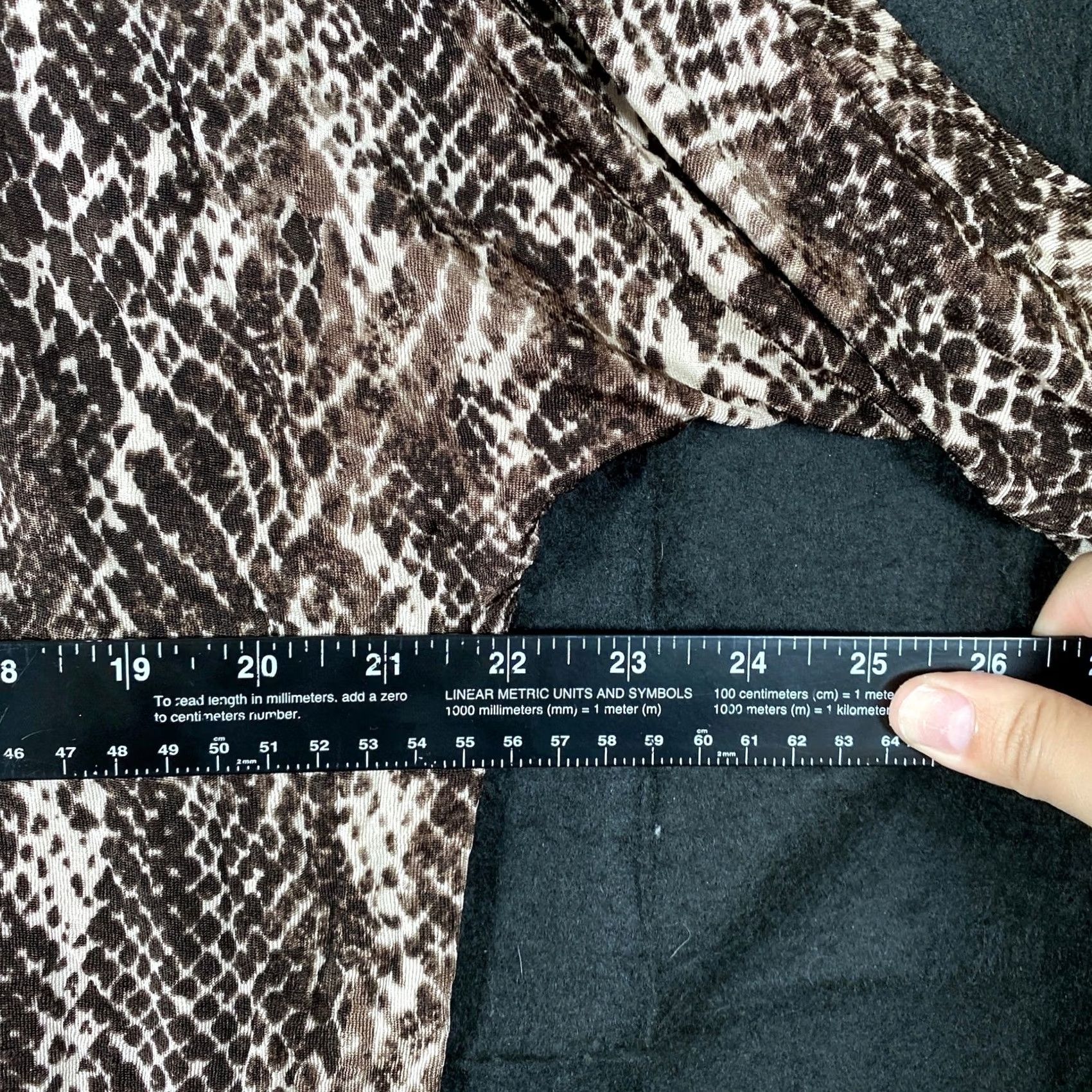 Vintage Chico's Travelers Blouse Womens Knit Front Knot Animal Print 3/4 Sleeve Scoop Neck L Brown Tan Size L / US 10 / IT 46 - 7 Thumbnail