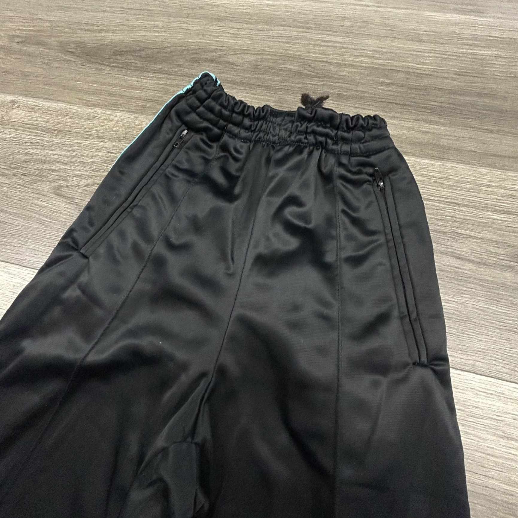 Adidas VINTAGE adidas Track Pants Womens Small Black Blue 3 Stripe USA 70s Keyrolan Wide-Leg Pockets Zip Pocket Elastic Waist Size 28" / US 6 / IT 42 - 4 Thumbnail