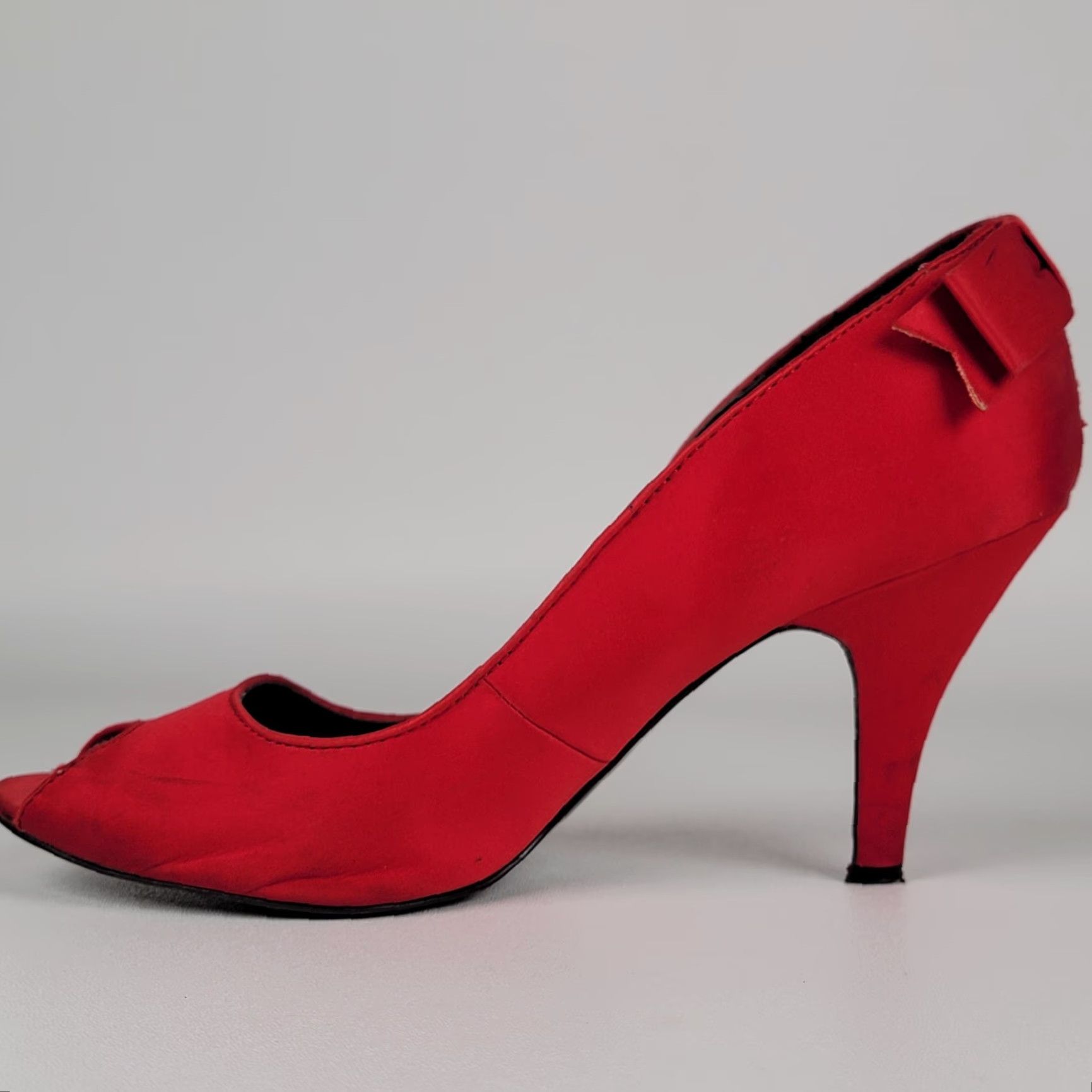 Vintage Hollywould For Target Grace Women Red Satin Heels Vintage Y2K Pump 9.5 Bow Peep Toe Slip On Cone Heel Leather Sole 2000s Party Wedding Womens Size US 10 / IT 40 - 5 Thumbnail