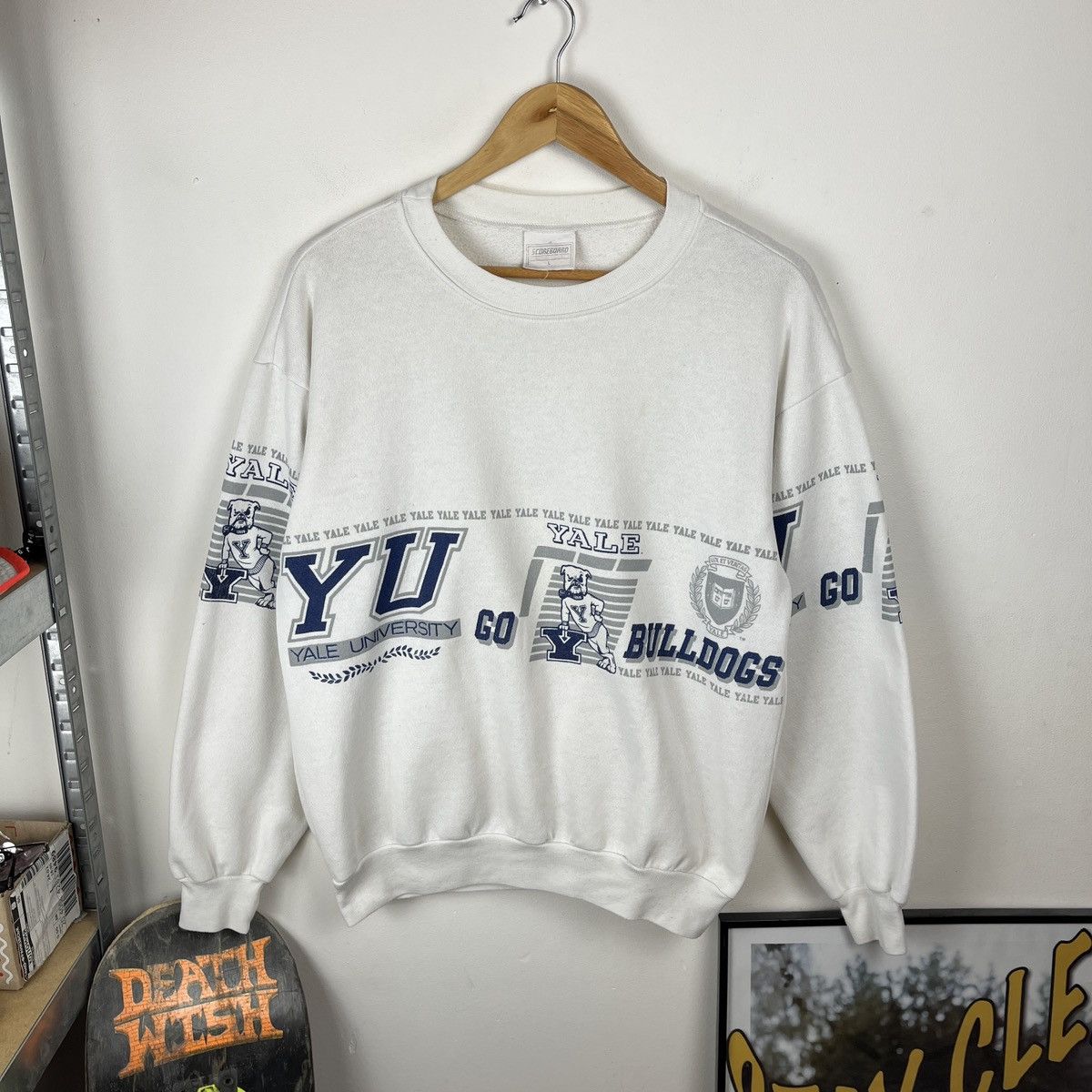 Vintage 90s Vintage Sweatshirt Yale Bulldogs box Fit Made in USA Size US L / EU 52-54 / 3 - 1 Thumbnail