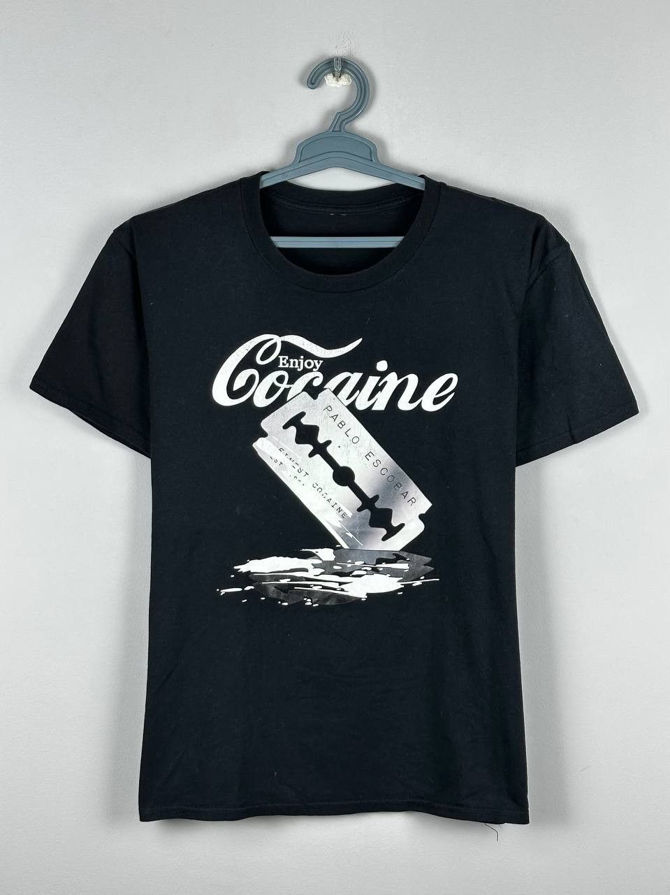 Vintage Vintage Enjoy Cocaine Pablo Escobar T Shirt Mafia Size US M / EU 48-50 / 2 - 1 Thumbnail