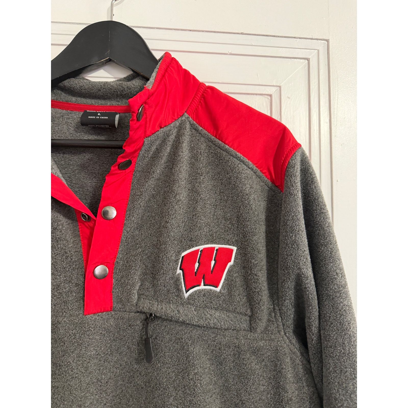 Colosseum Athletics Wisconsin Badgers Snap-Button Fleece Sweatshirt Size L Size US L / EU 52-54 / 3 - 2 Thumbnail