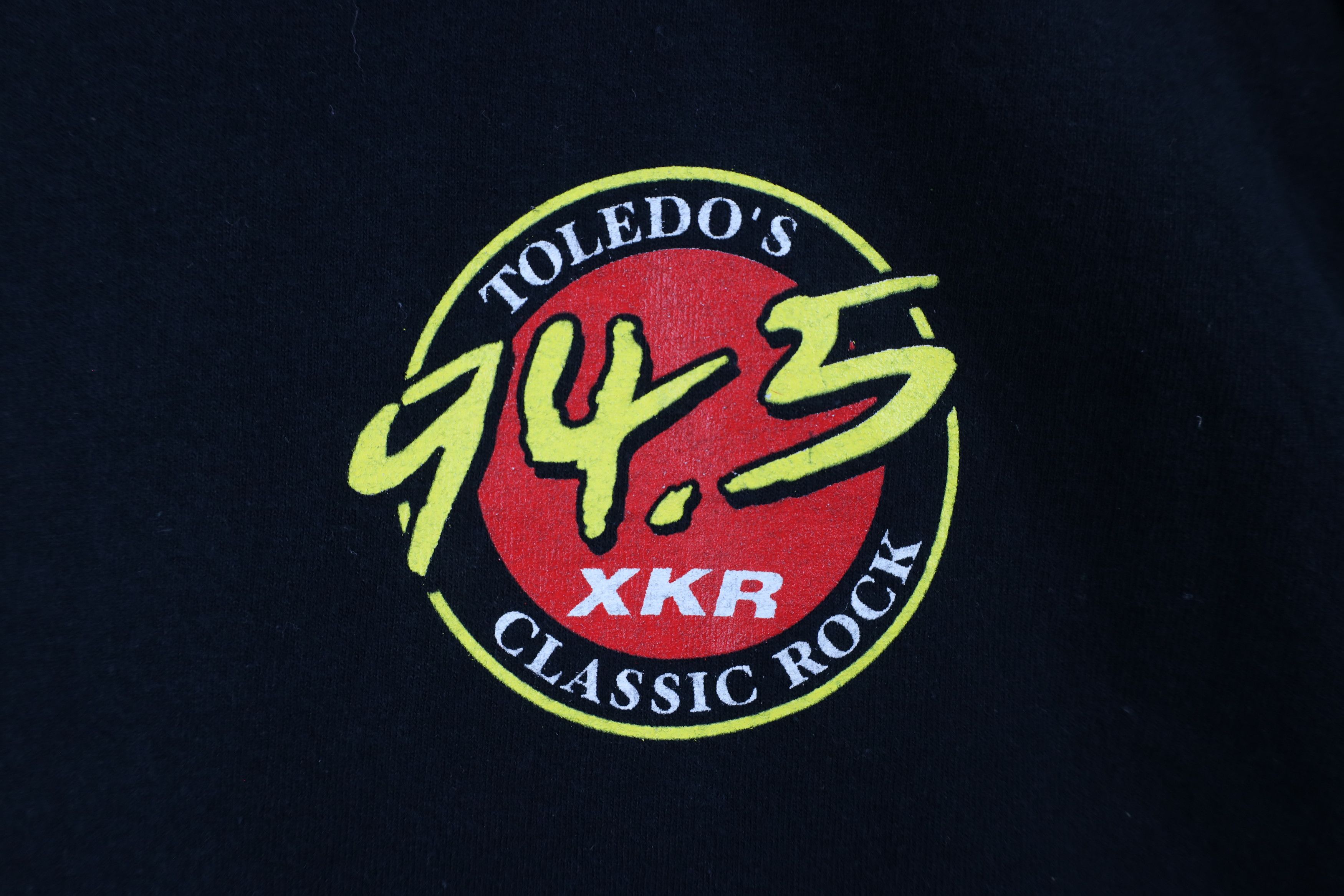 Vintage Vintage 94.5 XKR Toledos Classic Rock Radio T-Shirt Black Size US XL / EU 56 / 4 - 4 Thumbnail