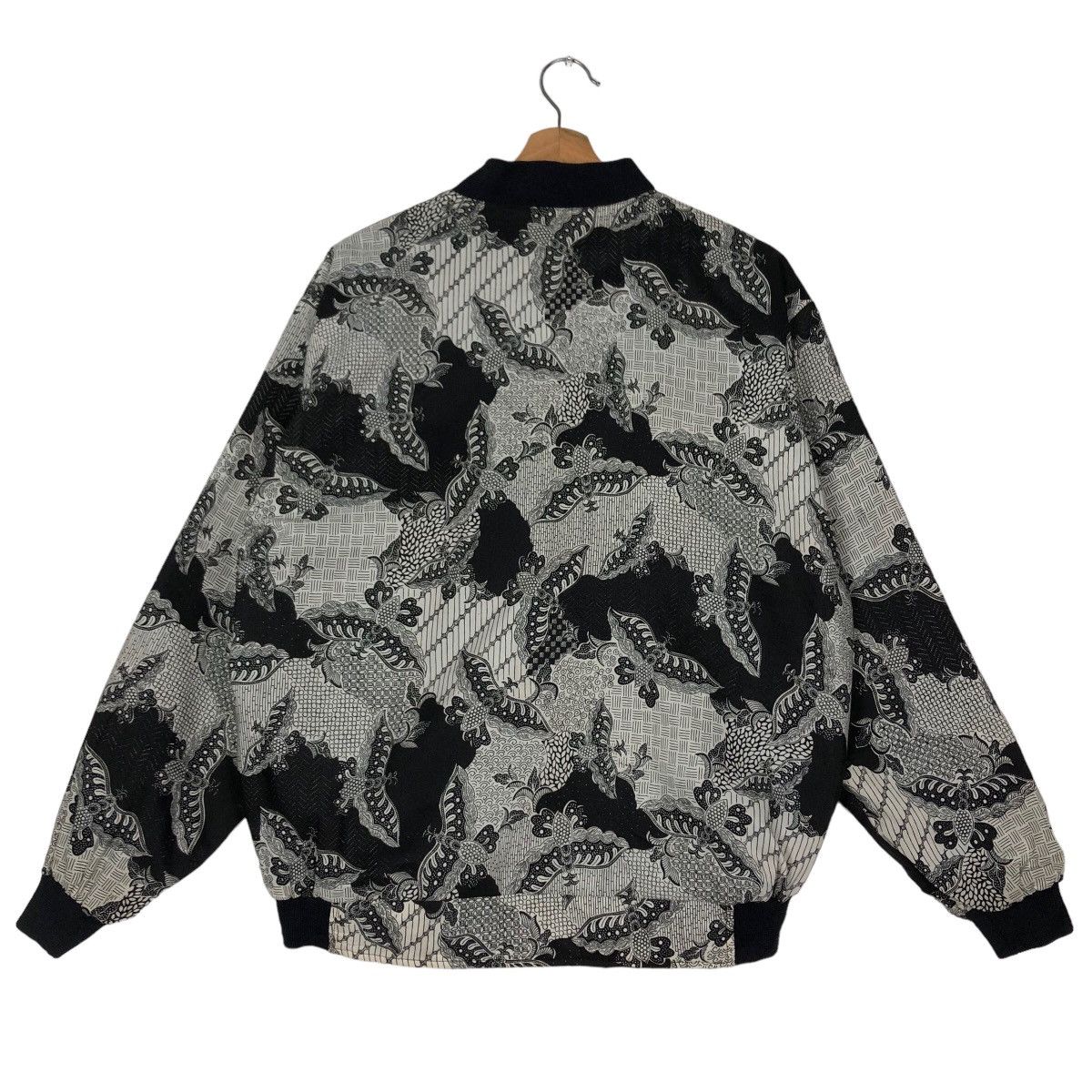 Japanese Brand 🔥90’s Vintage Bomber Jacket Batik Design Reversible Japan Size US M / EU 48-50 / 2 - 19 Thumbnail