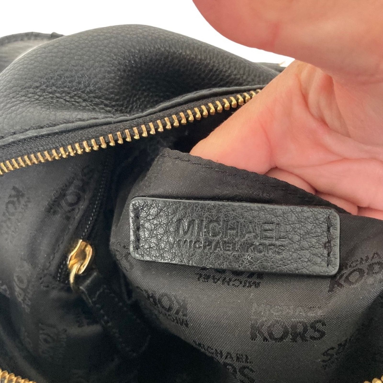 Michael Kors Michael Kors Black Leather Shoulder Bag Size ONE SIZE - 12 Thumbnail