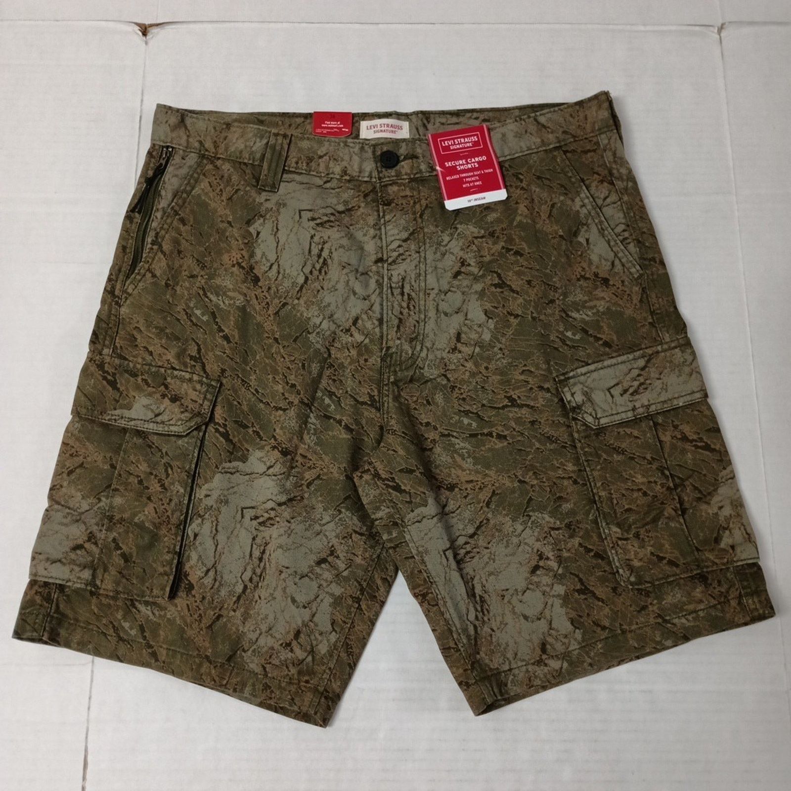 Levi's Levi Strauss Secure Cargo Shorts Men's Size 36 Green Camo Size US 36 / EU 52 - 1 Thumbnail