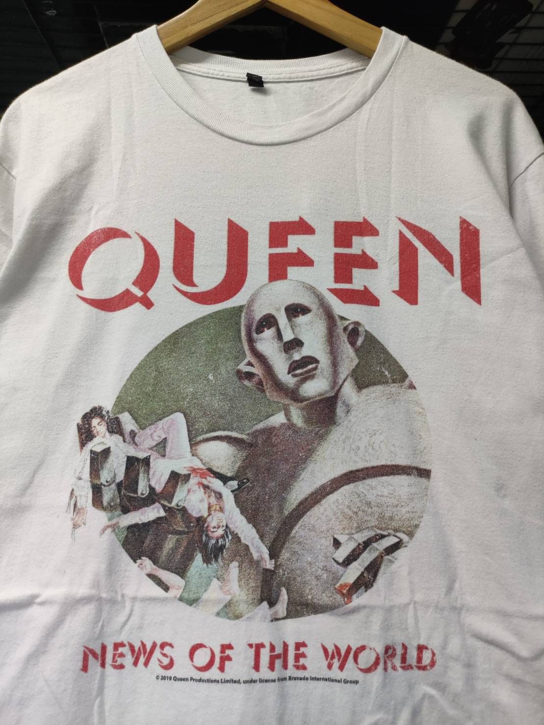 Band Tees Queen " News Of The World " Album Promo T-Shirt Size US L / EU 52-54 / 3 - 1 Thumbnail