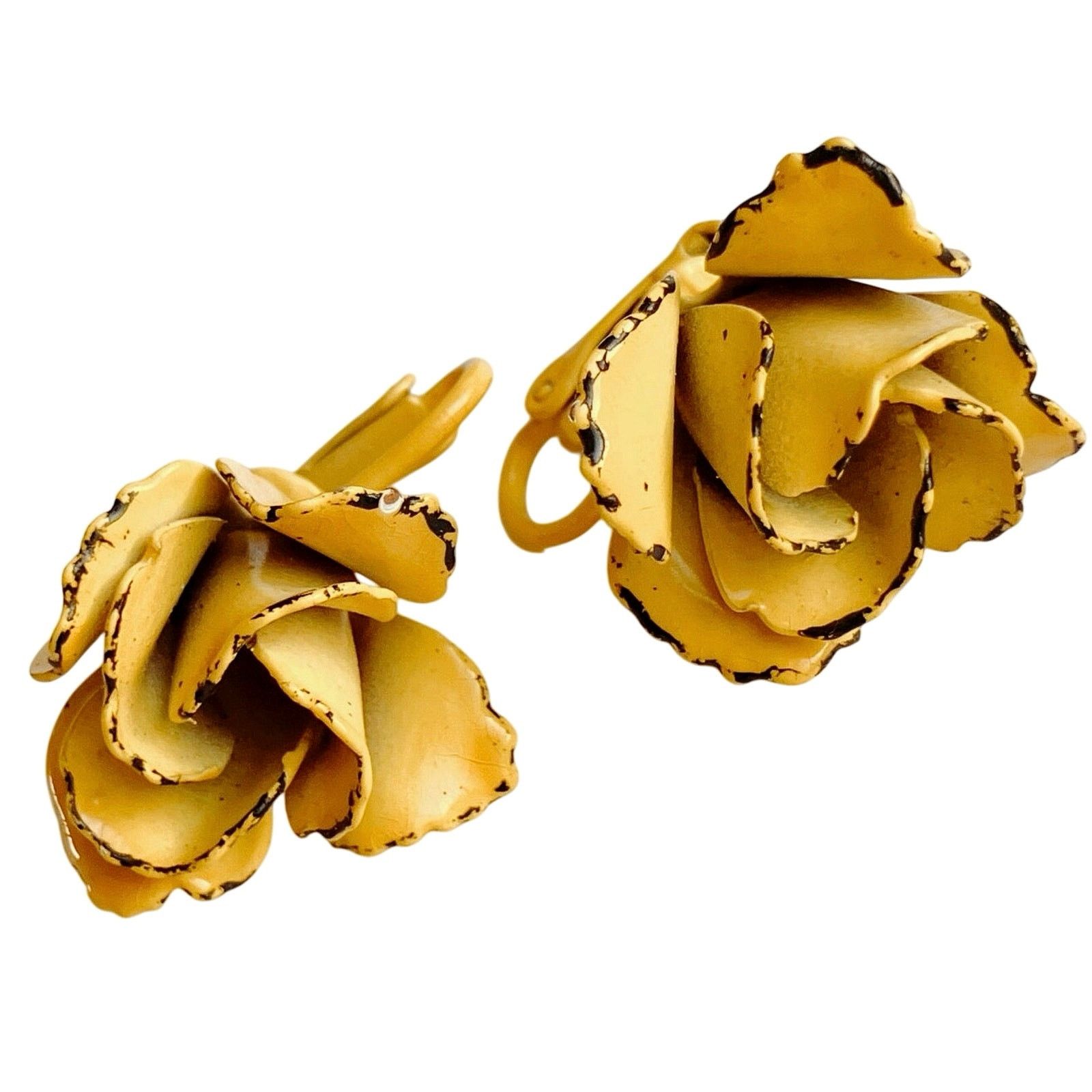 Vintage VTG Mid Century Clip On Earrings Yellow Enamel Flower 1950s Size ONE SIZE - 1 Thumbnail