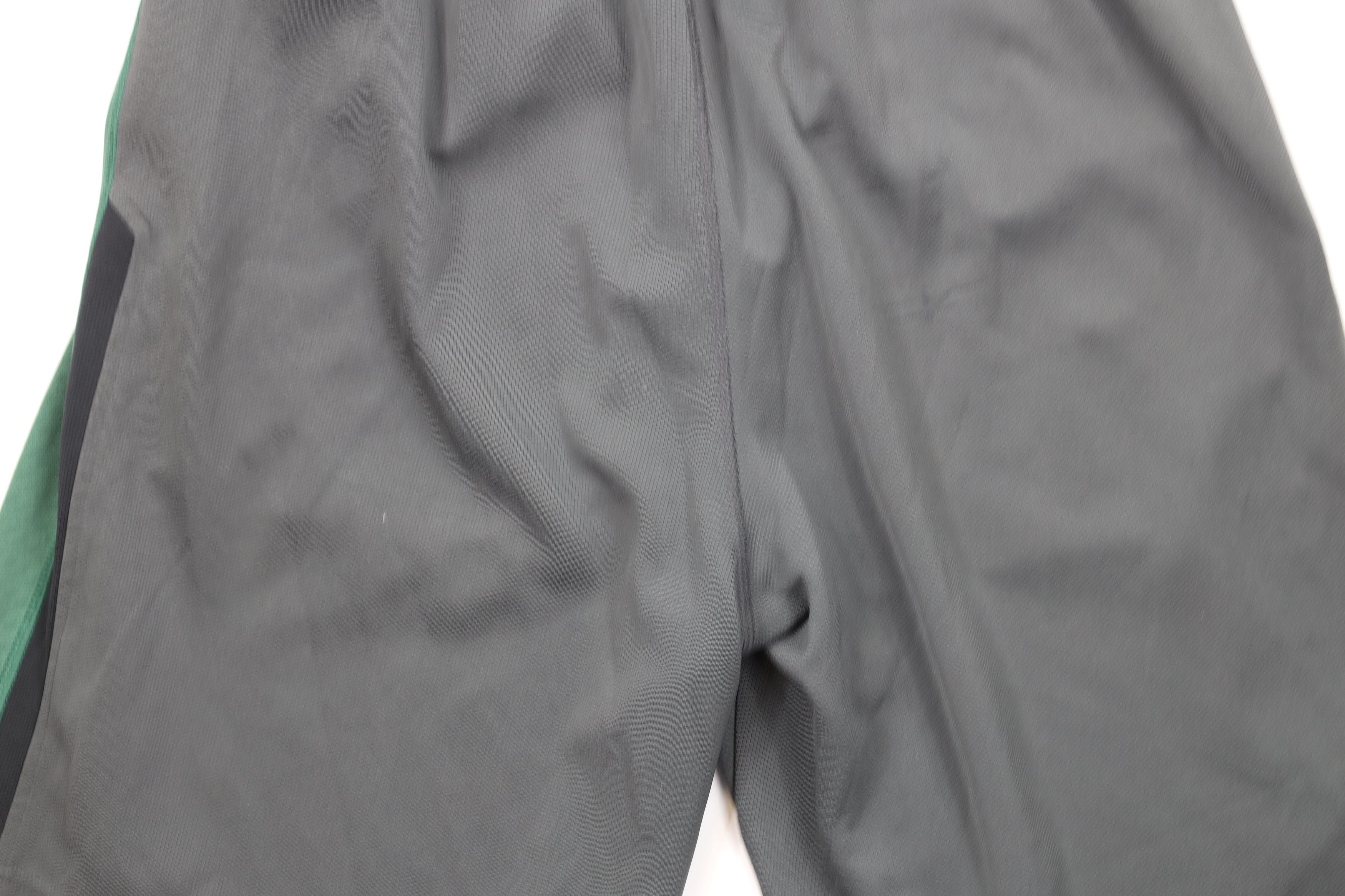 Nike × Vintage Nike University of Oregon Basketball Shorts Gray Green Size US 30 / EU 46 - 12 Thumbnail