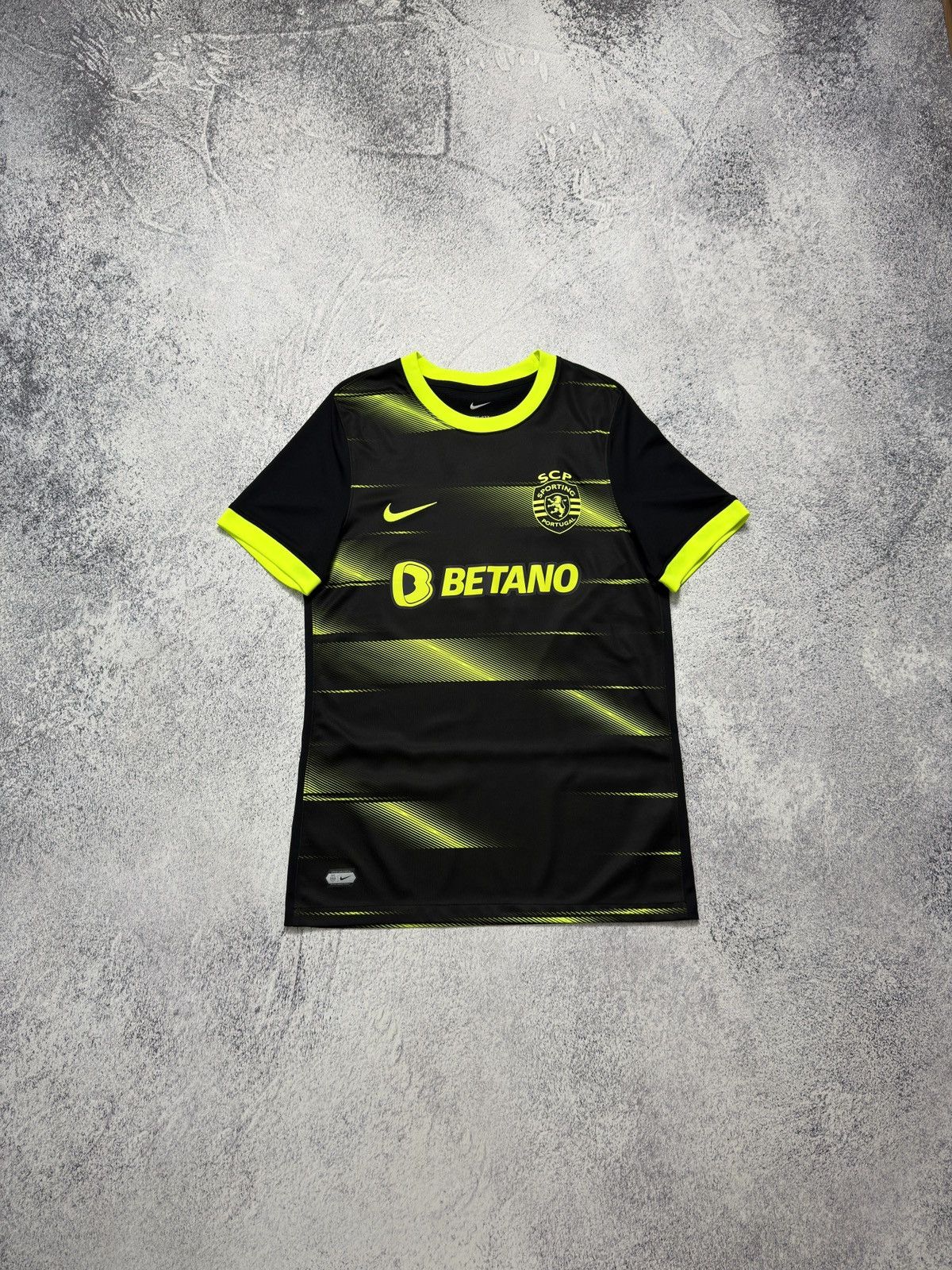 Nike NIKE SPORTING LISBON 2022 AWAY FOOTBAL SHIRT SOCCER JERSEY Size US M / EU 48-50 / 2 - 1 Thumbnail