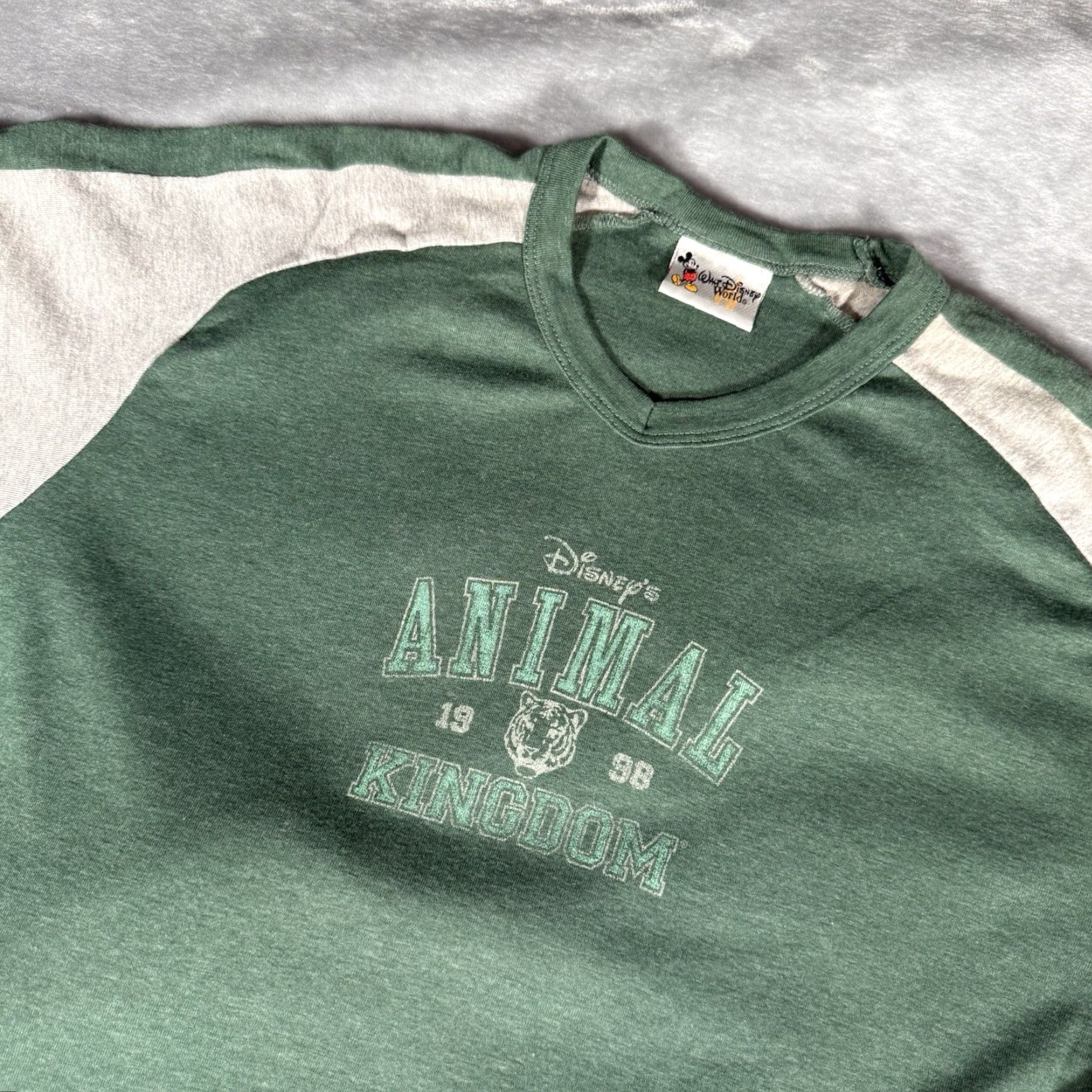Vintage VINTAGE Disney World Animal Kingdom T Shirt Mens L Slim Fit V Neck Made In USA Size US L / EU 52-54 / 3 - 2 Thumbnail