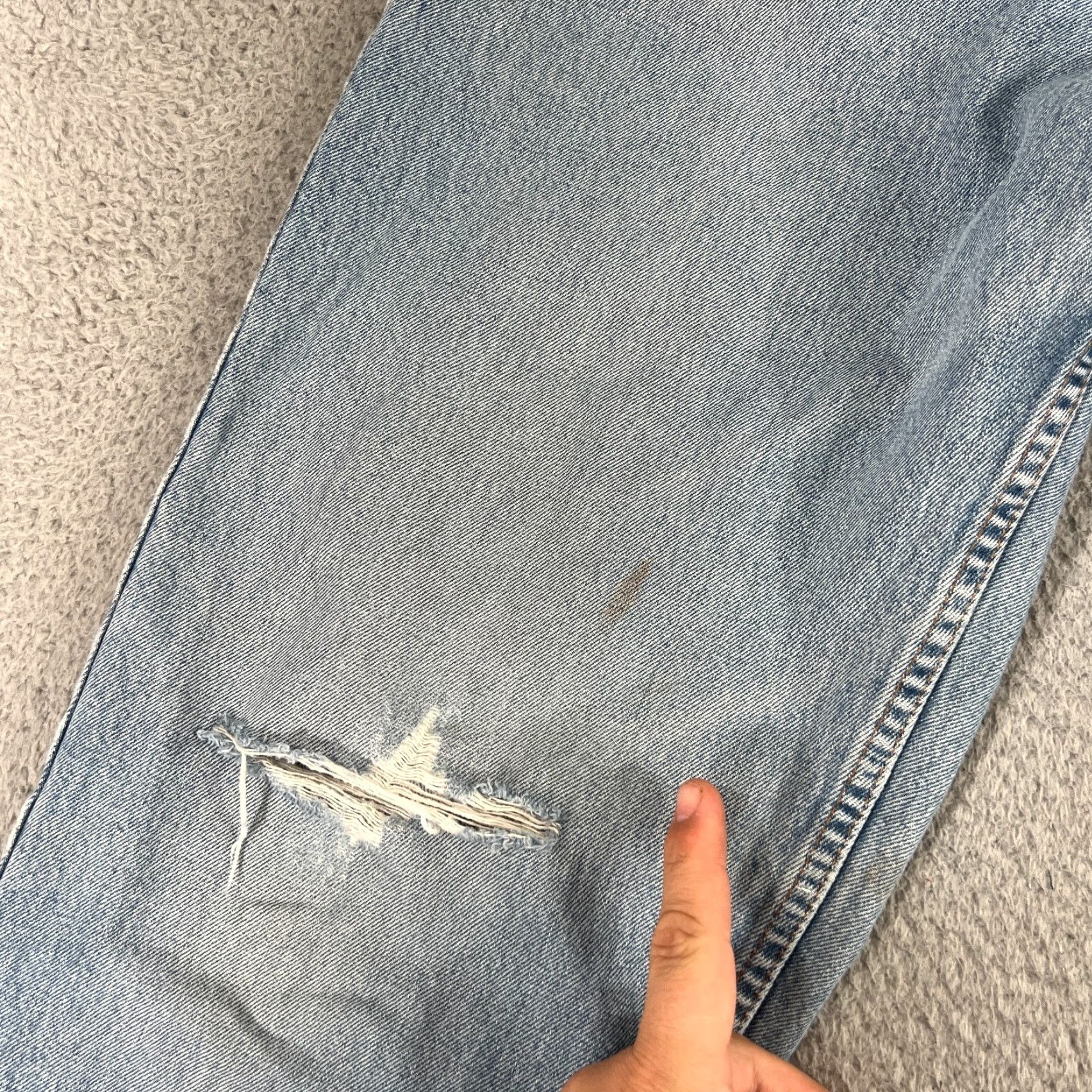 Levi's Vintage Levi's 560 Tapered Fit Men’s Jeans 36x34 Blue Distressed Cotton Denim Size US 36 / EU 52 - 2 Thumbnail