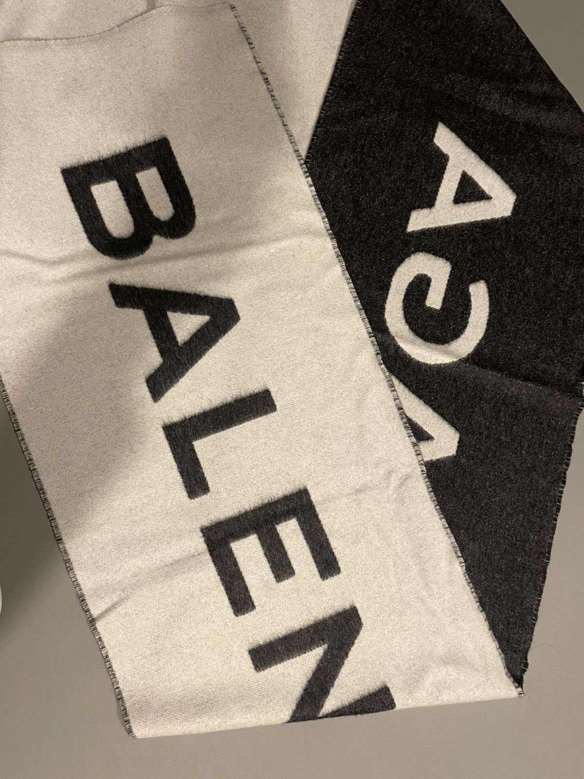 Balenciaga Balenciaga cashmere / wool double color scarf Size ONE SIZE - 1 Thumbnail