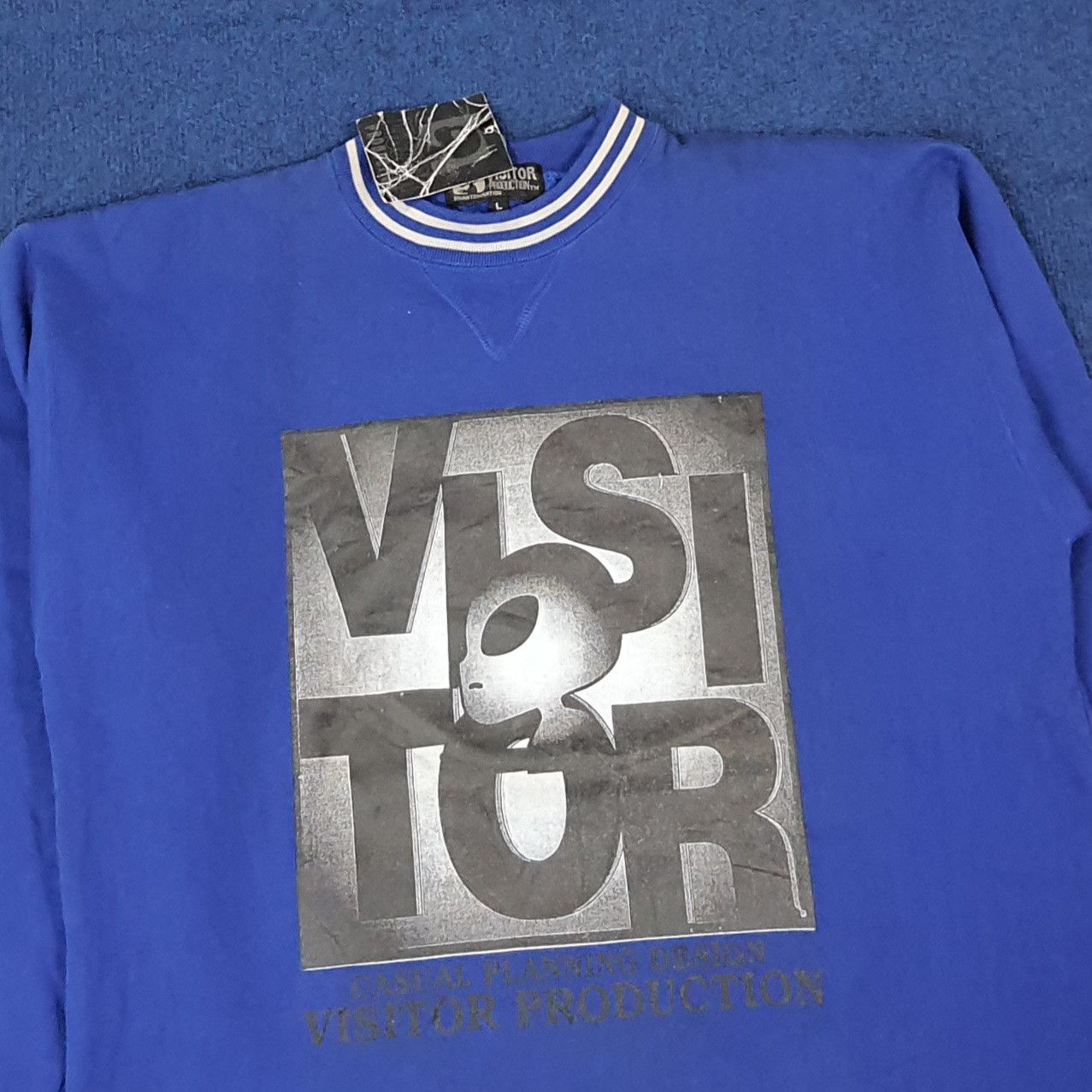Visitor on Earth Vintage Alien Visitor Streetwear Sweatshirt C271N23 Size US L / EU 52-54 / 3 - 2 Thumbnail