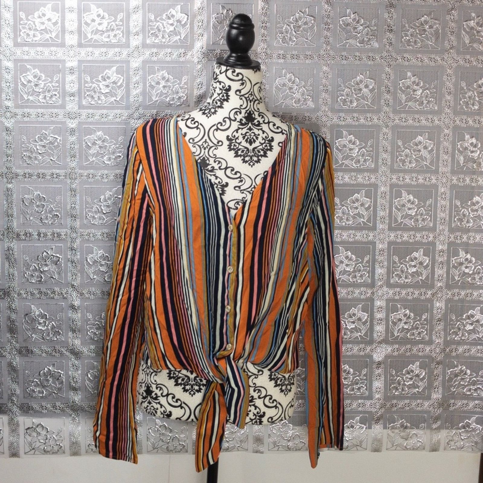 rue21 Rue 21 Striped Button Down Tie Front Top Size L Size L / US 10 / IT 46 - 2 Thumbnail