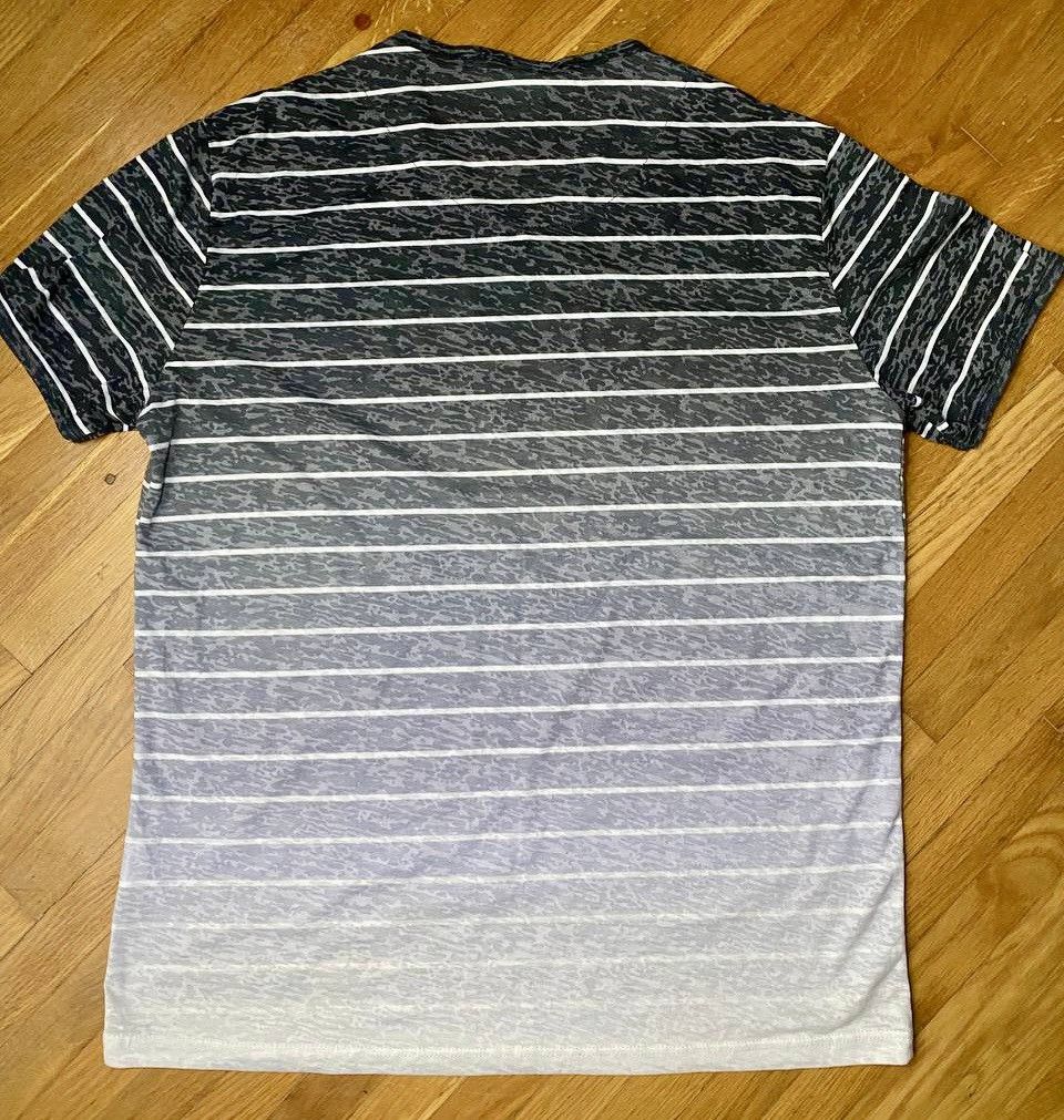 Hugo Boss Hugo Boss striped fade tee Size US L / EU 52-54 / 3 - 2 Thumbnail