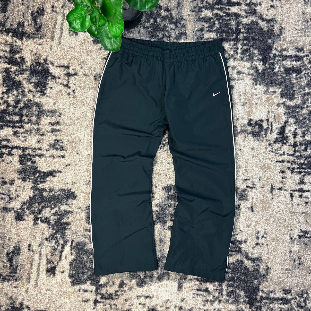 Nike Nike Swoosh Vintage Y2K Baggy Parachute Track Pants Size 30" / US 8 / IT 44 - 1 Thumbnail
