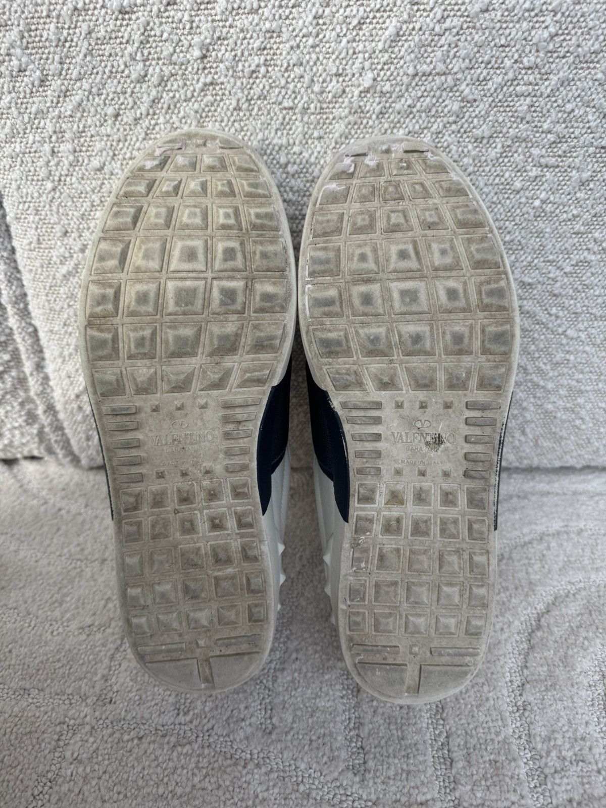 Valentino Valentino Garavani Open Low-Top Sneakers White/Navy(TP938Y2) Size US 7 / EU 40 - 8 Thumbnail