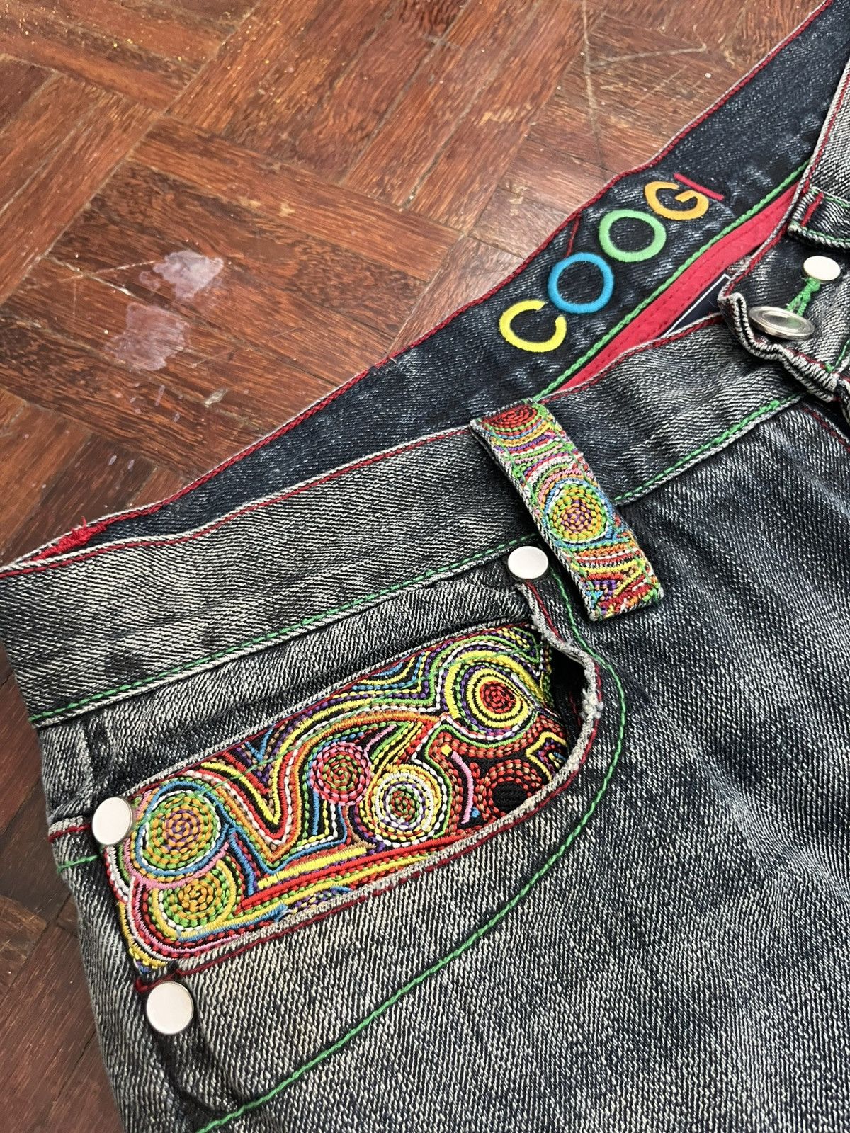 Coogi 🔥Coogi Tribal Multicolour Embroidered Cropped Jeans Size US 35 - 6 Thumbnail