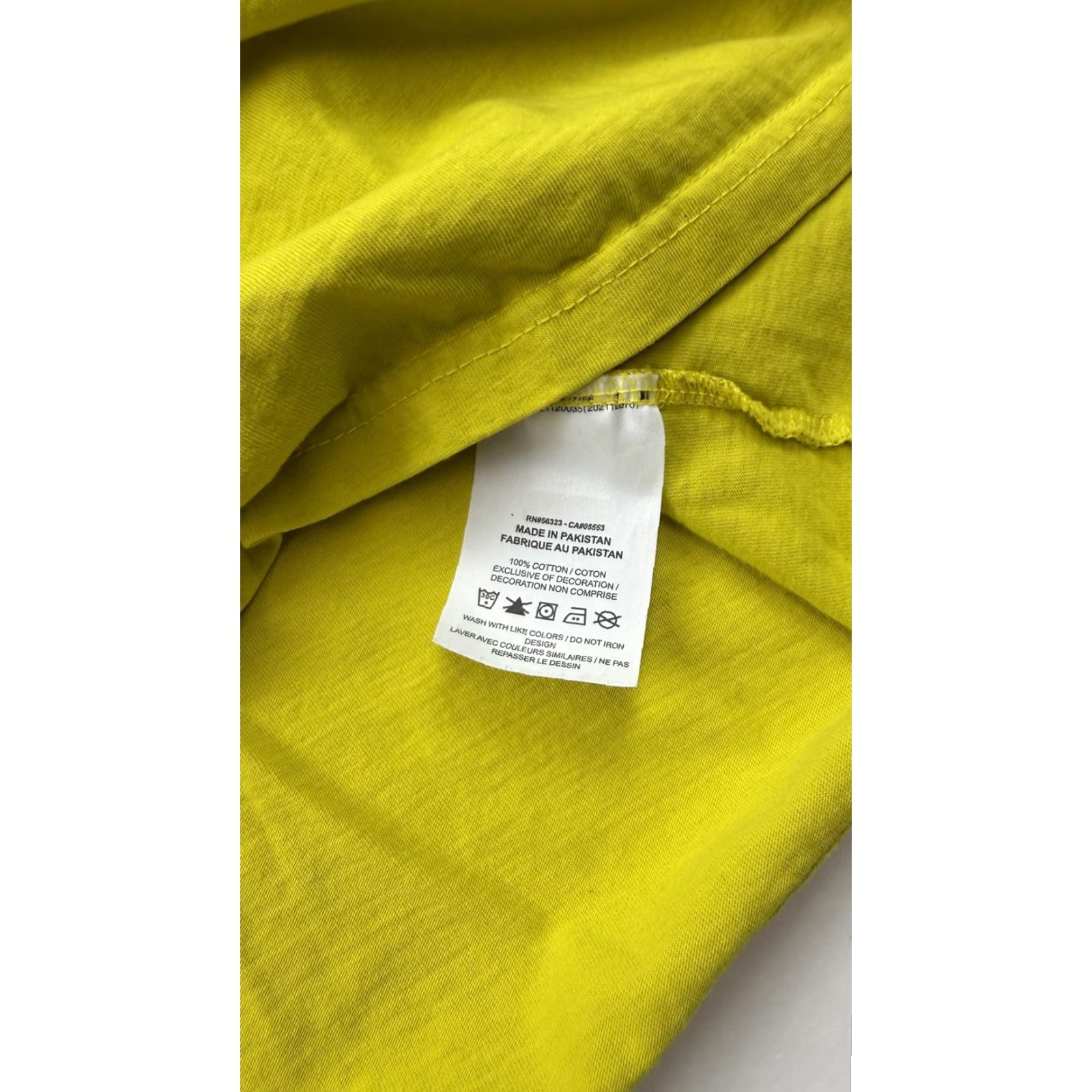 Nike Nike Shirt Mens Large Volt Yellow The Nike Tee Air Patch Back Graphic HJ076-718 Size US L / EU 52-54 / 3 - 4 Thumbnail
