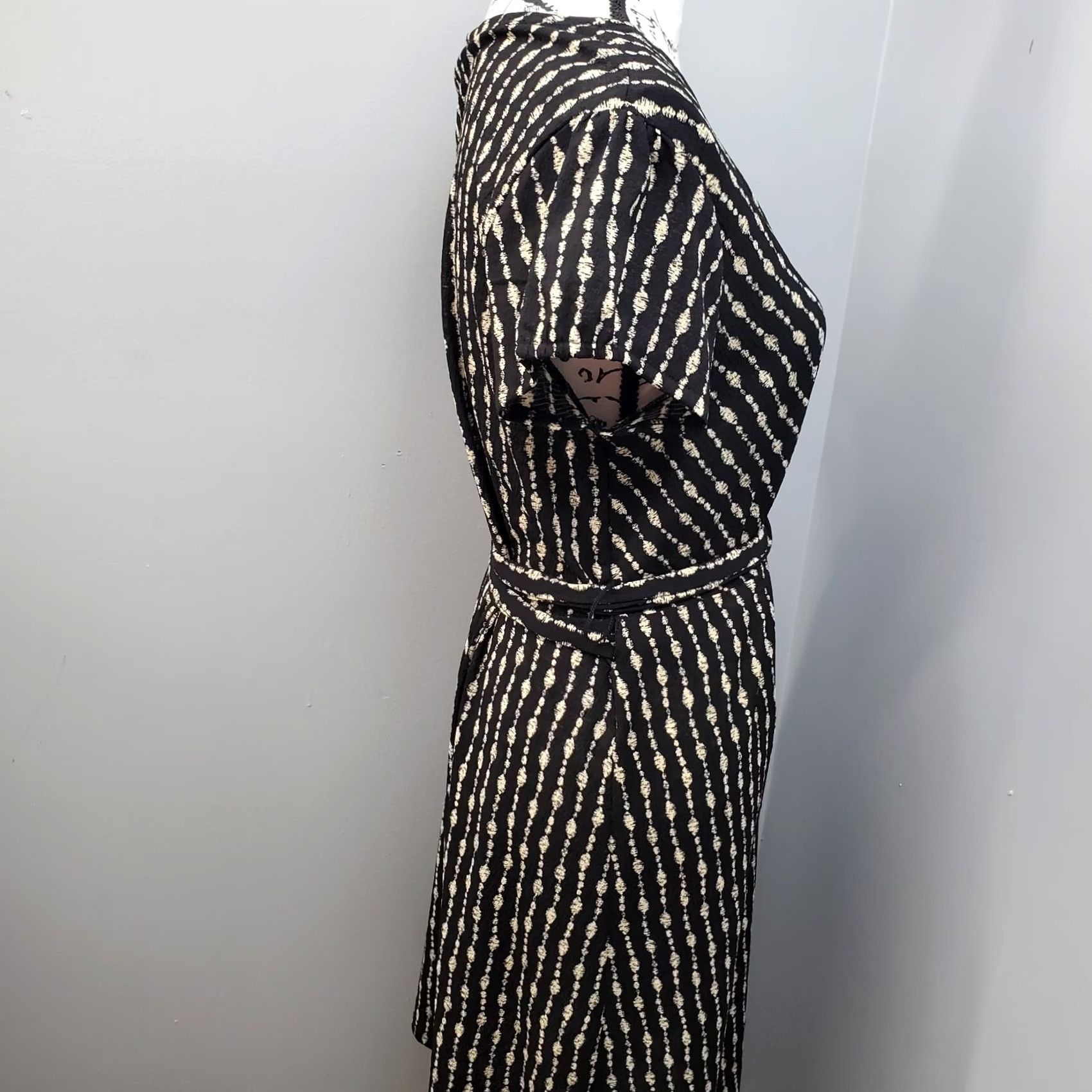Alfani Alfani Wrap Dress Womens PM Black Tan Striped Short Sleeve Tie Waist Dress Mens? (Note: This line contains an incorrect placeholder.) Size 32" / US 10 / IT 46 - 5 Thumbnail