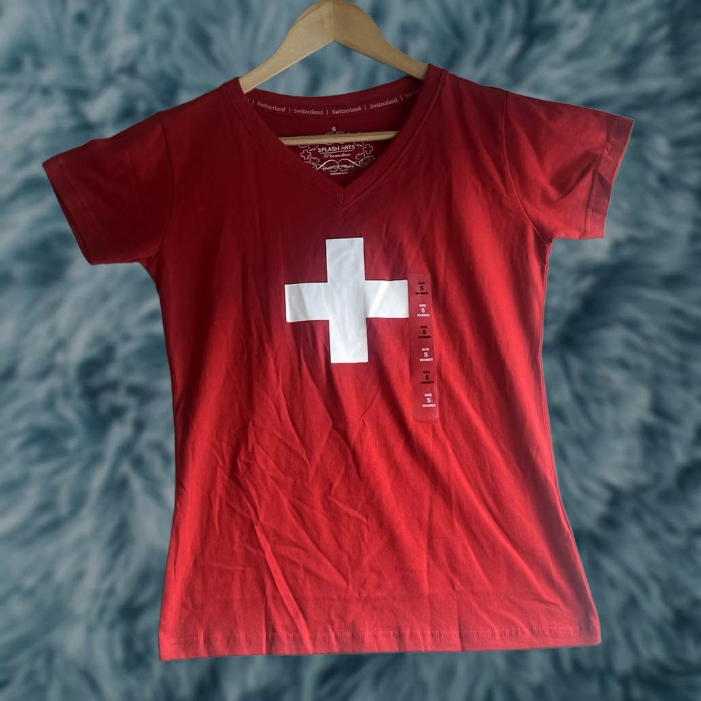 Vintage Splash Arts T-Shirt Woman Red Small V-Neck Short Sleeve Cotton Canvas NWT Promoline Cross Country Switzerland Size S / US 4 / IT 40 - 1 Thumbnail