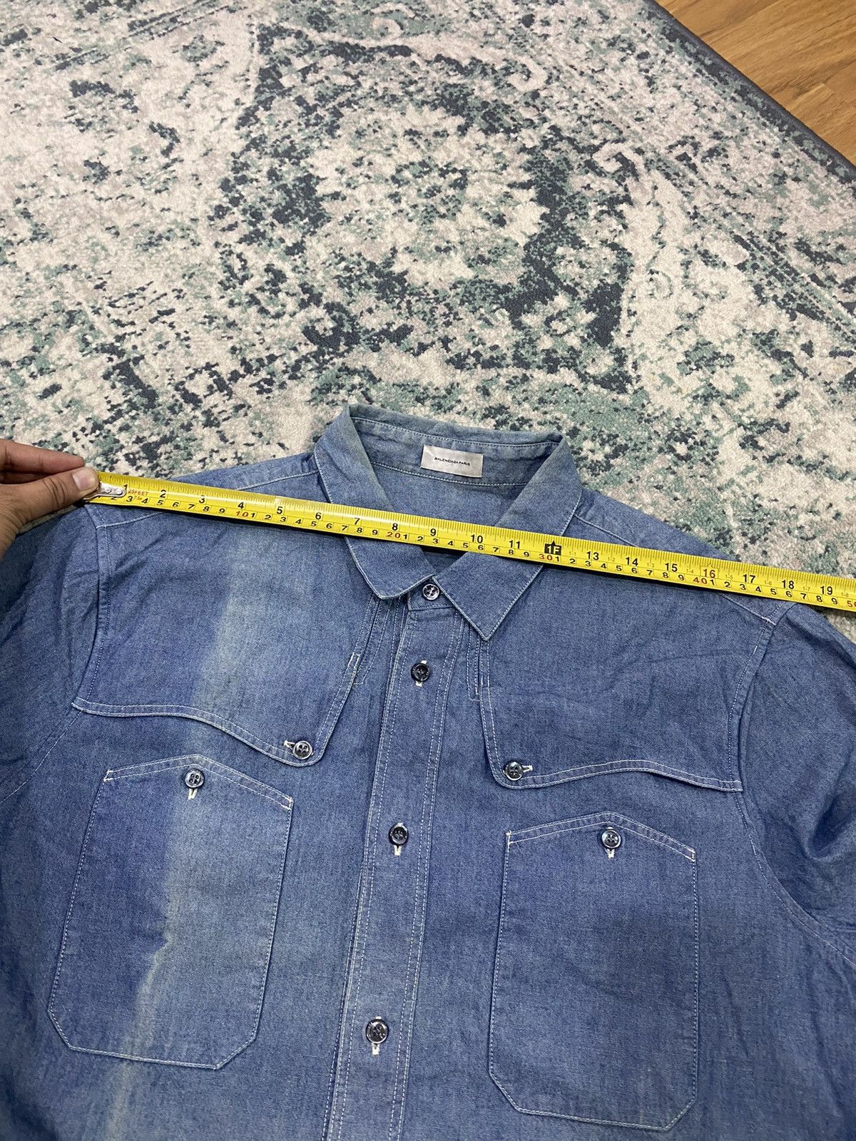 Balenciaga AW09 Balenciaga Paris Faded Hidden Pocket Denim Shirt Size US L / EU 52-54 / 3 - 22 Thumbnail