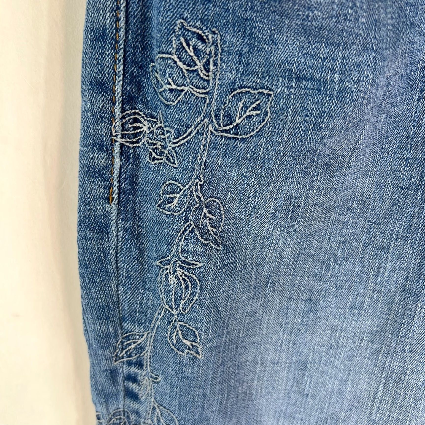 Levi's VINTAGE Levi's Classic Bootcut Jeans Women's Size 10 32X29 Blue Denim Floral Embroidered Mid Rise Stretch Size 32" / US 10 / IT 46 - 5 Thumbnail