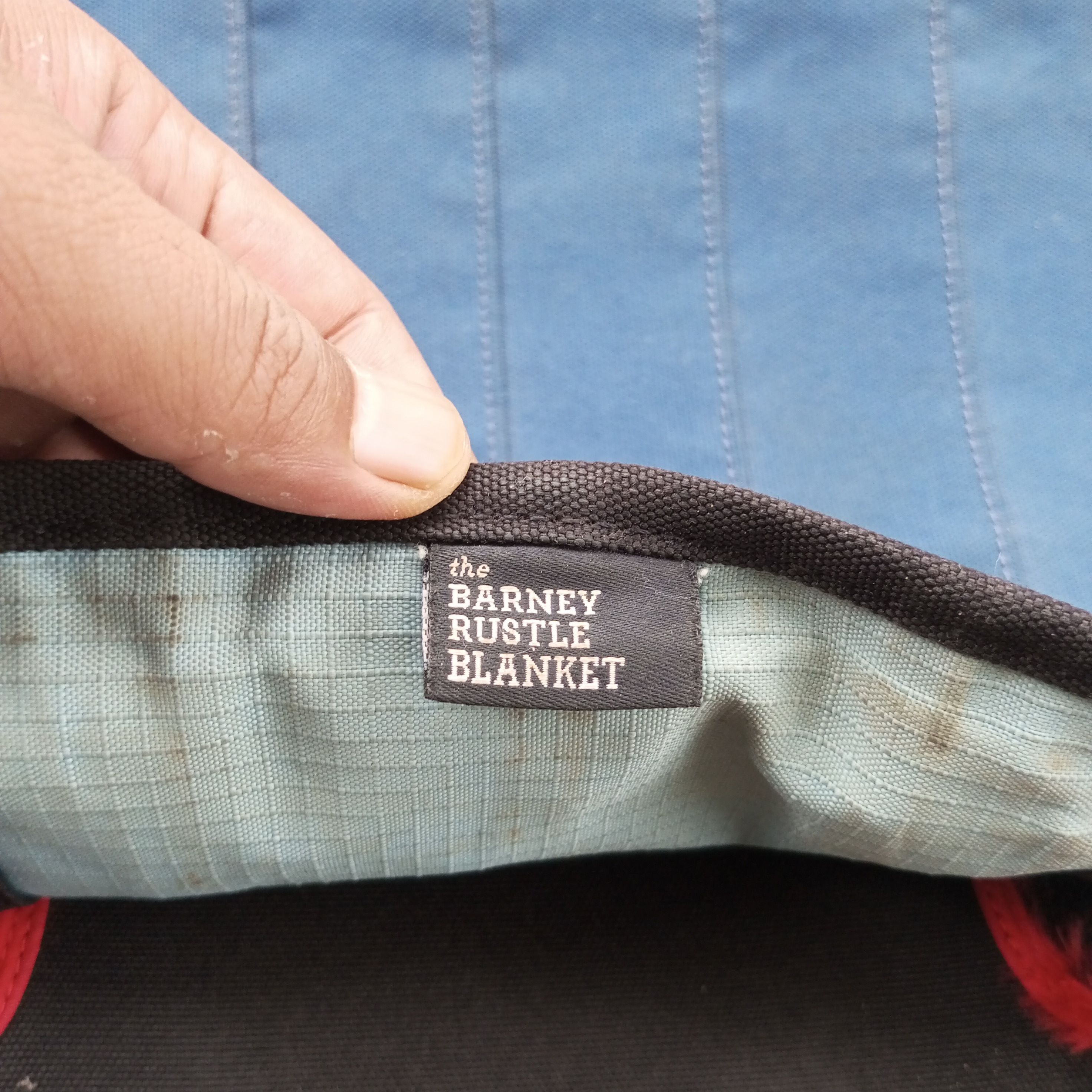 Crumpler Crumpler the barney rustle blanket Size 36 - 4 Thumbnail