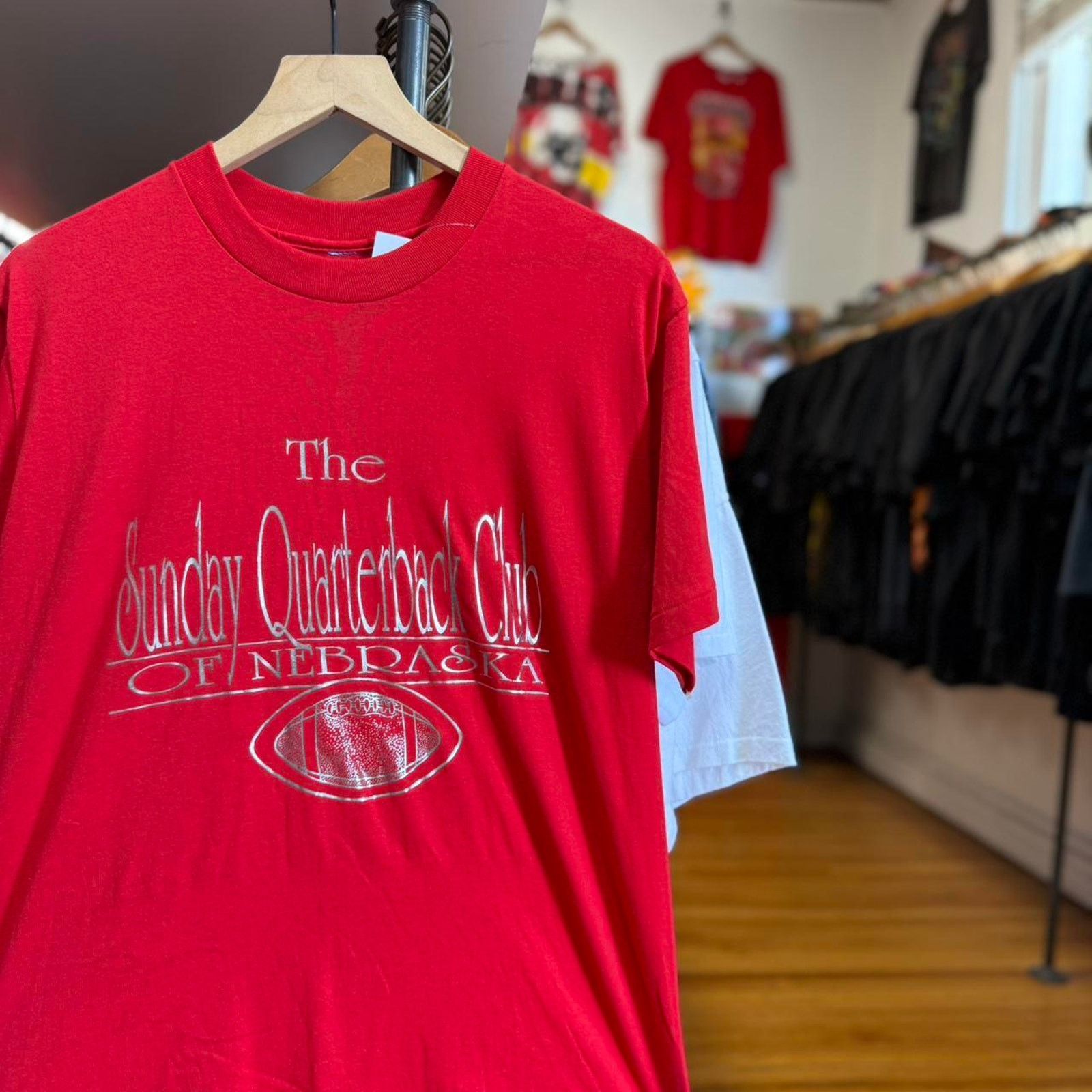 Vintage Vintage 80s Nebraska Huskers Sunday Quarterback Club T-Shirt Size US XL / EU 56 / 4 - 1 Thumbnail